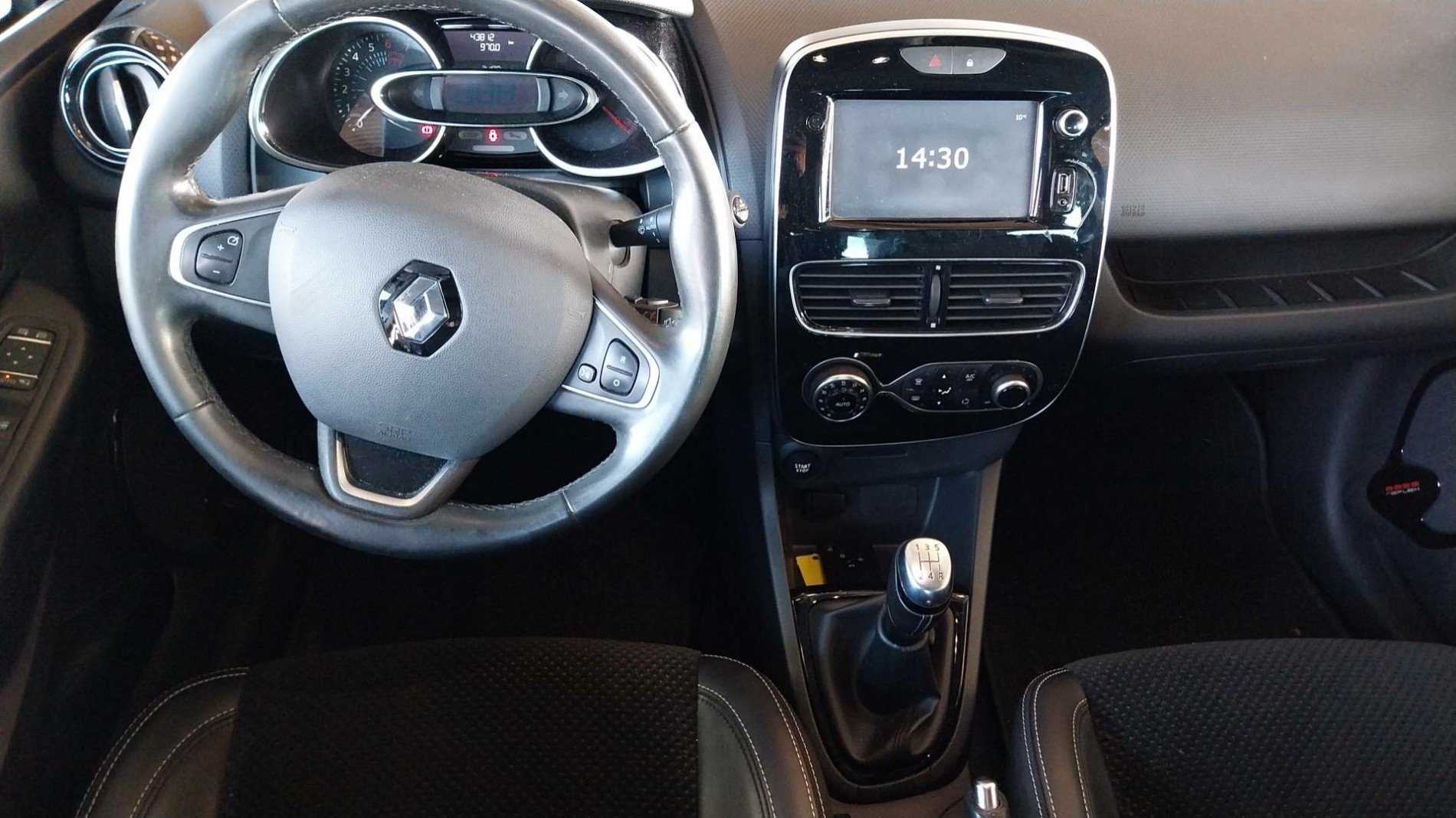 Vente en ligne Renault Clio 4 Clio TCe 90 E6C au prix de 11 690 €