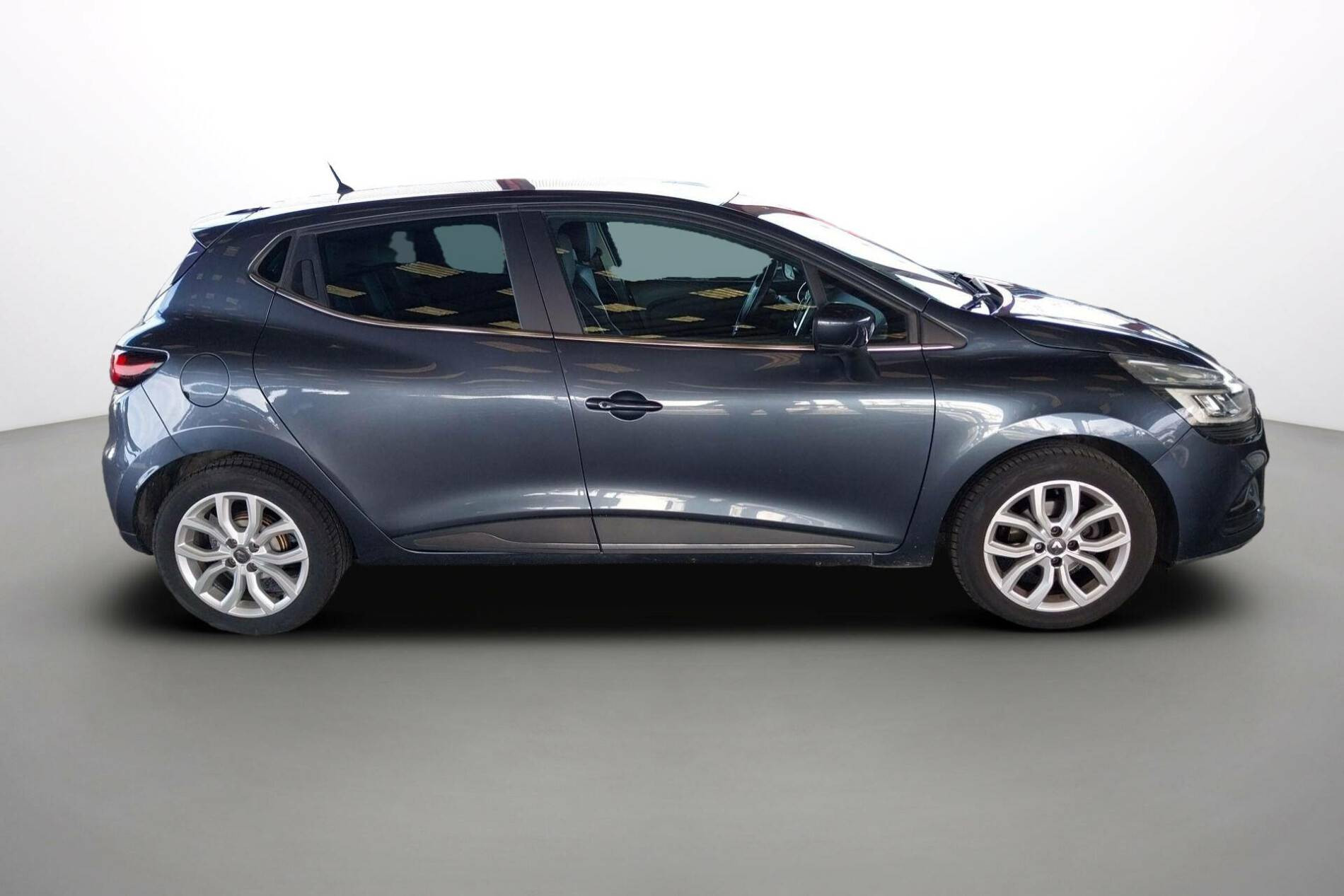 Vente en ligne Renault Clio 4 Clio TCe 90 E6C au prix de 11 690 €