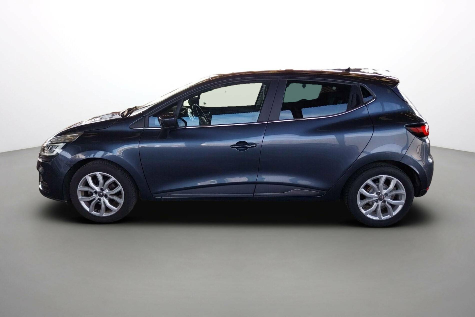 Vente en ligne Renault Clio 4 Clio TCe 90 E6C au prix de 11 690 €