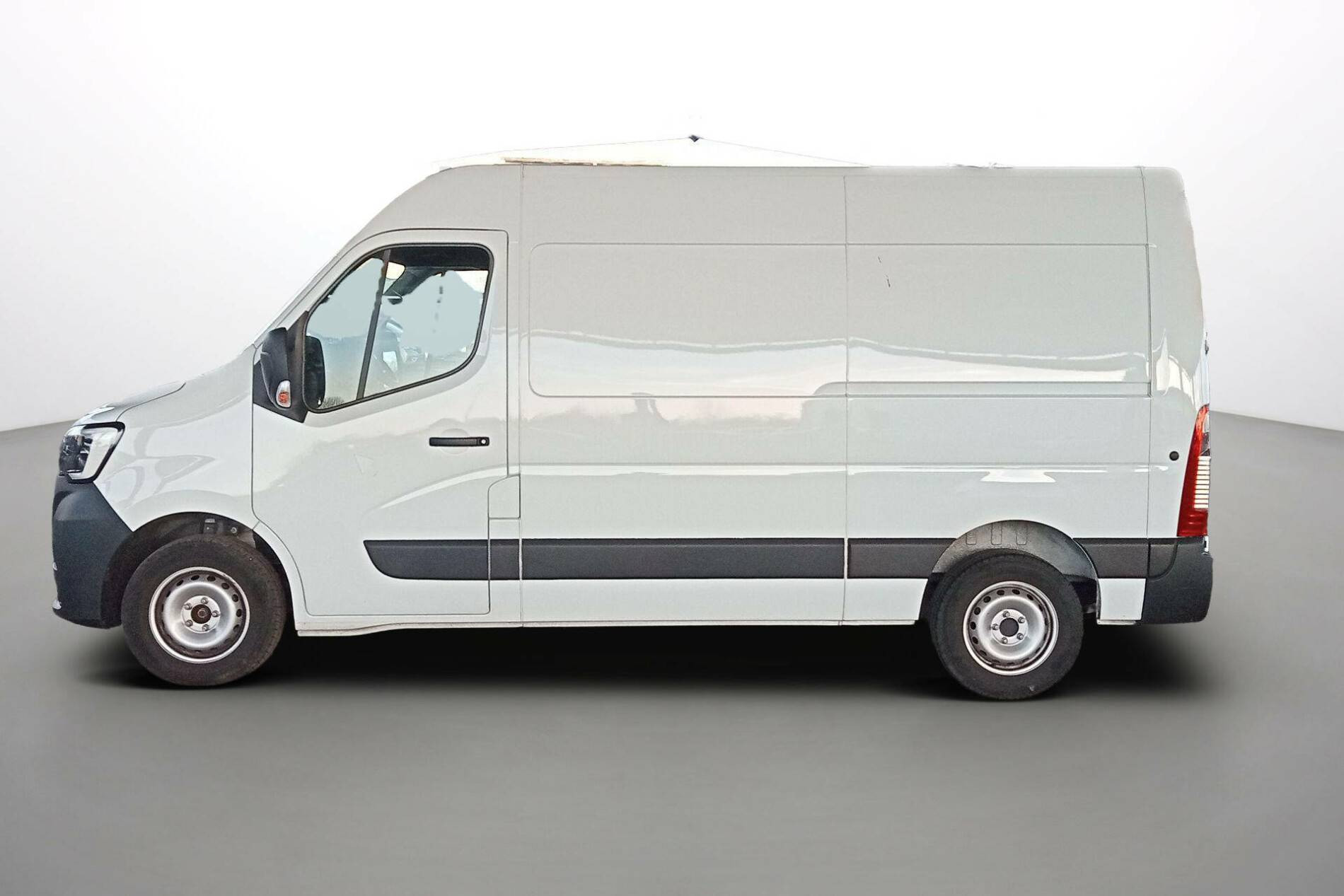 Vente en ligne Renault Master Fourgon MASTER FGN TRAC F3500 L2H2 BLUE DCI 135 au prix de 28 990 €