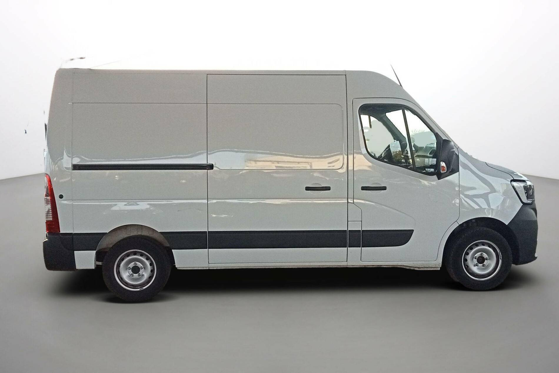 Vente en ligne Renault Master Fourgon MASTER FGN TRAC F3500 L2H2 BLUE DCI 135 au prix de 28 990 €