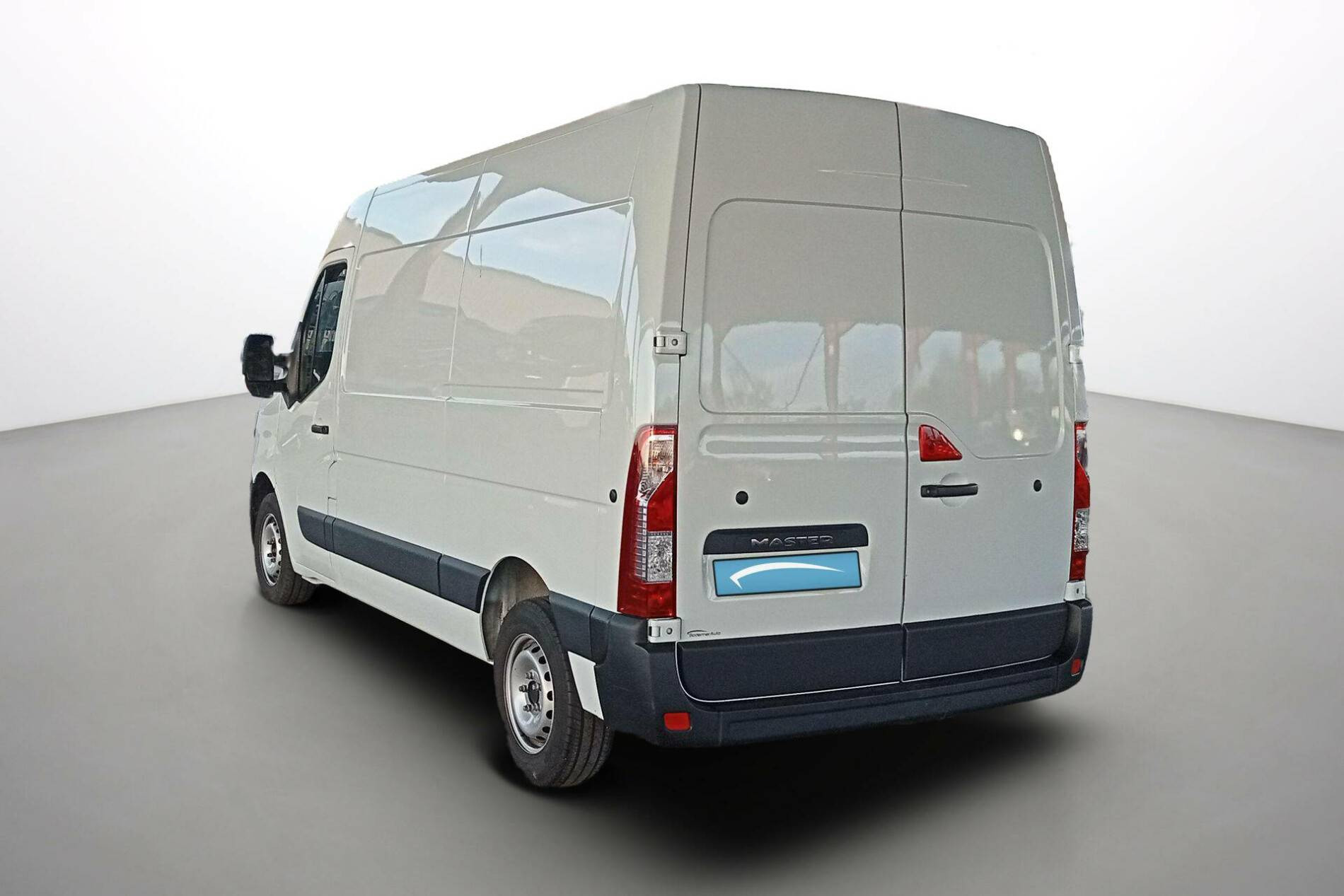 Vente en ligne Renault Master Fourgon MASTER FGN TRAC F3500 L2H2 BLUE DCI 135 au prix de 28 990 €