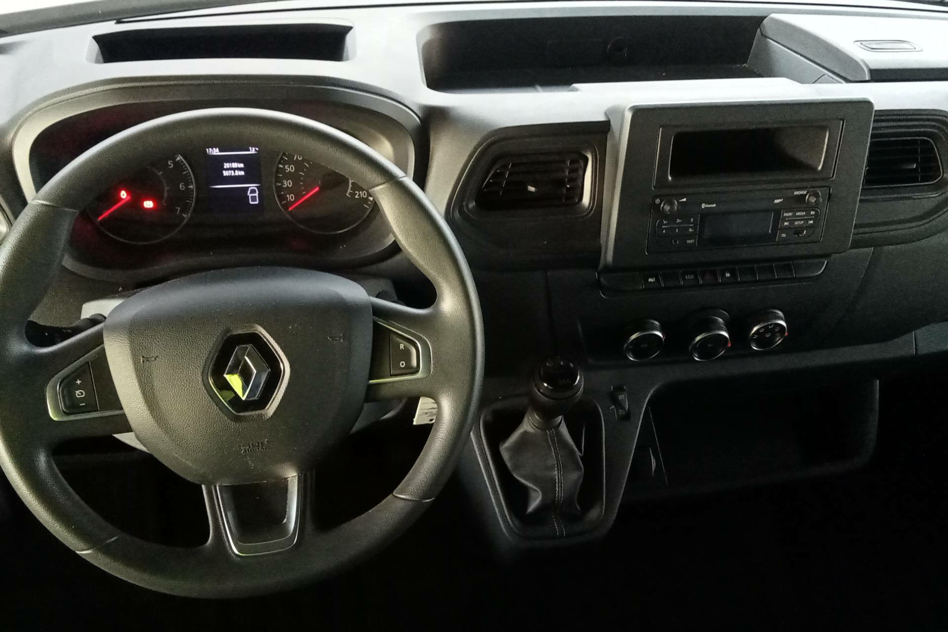 Vente en ligne Renault Master Fourgon MASTER FGN TRAC F3500 L2H2 BLUE DCI 135 au prix de 28 990 €