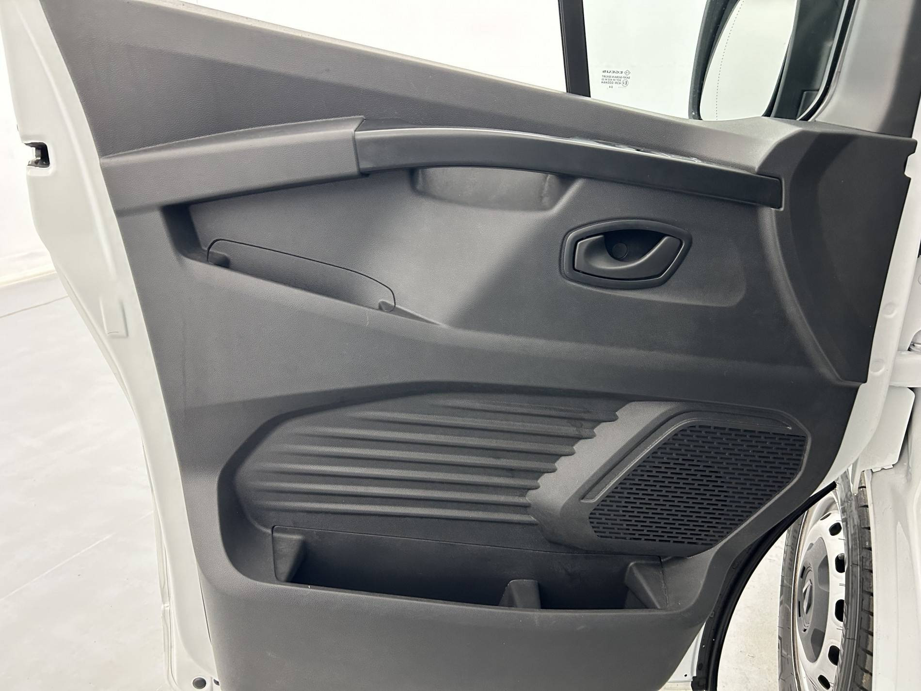 Vente en ligne Renault Trafic 3 Fourgon TRAFIC FGN L1H1 3T BLUE DCI 130 GSR2 au prix de 24 990 €