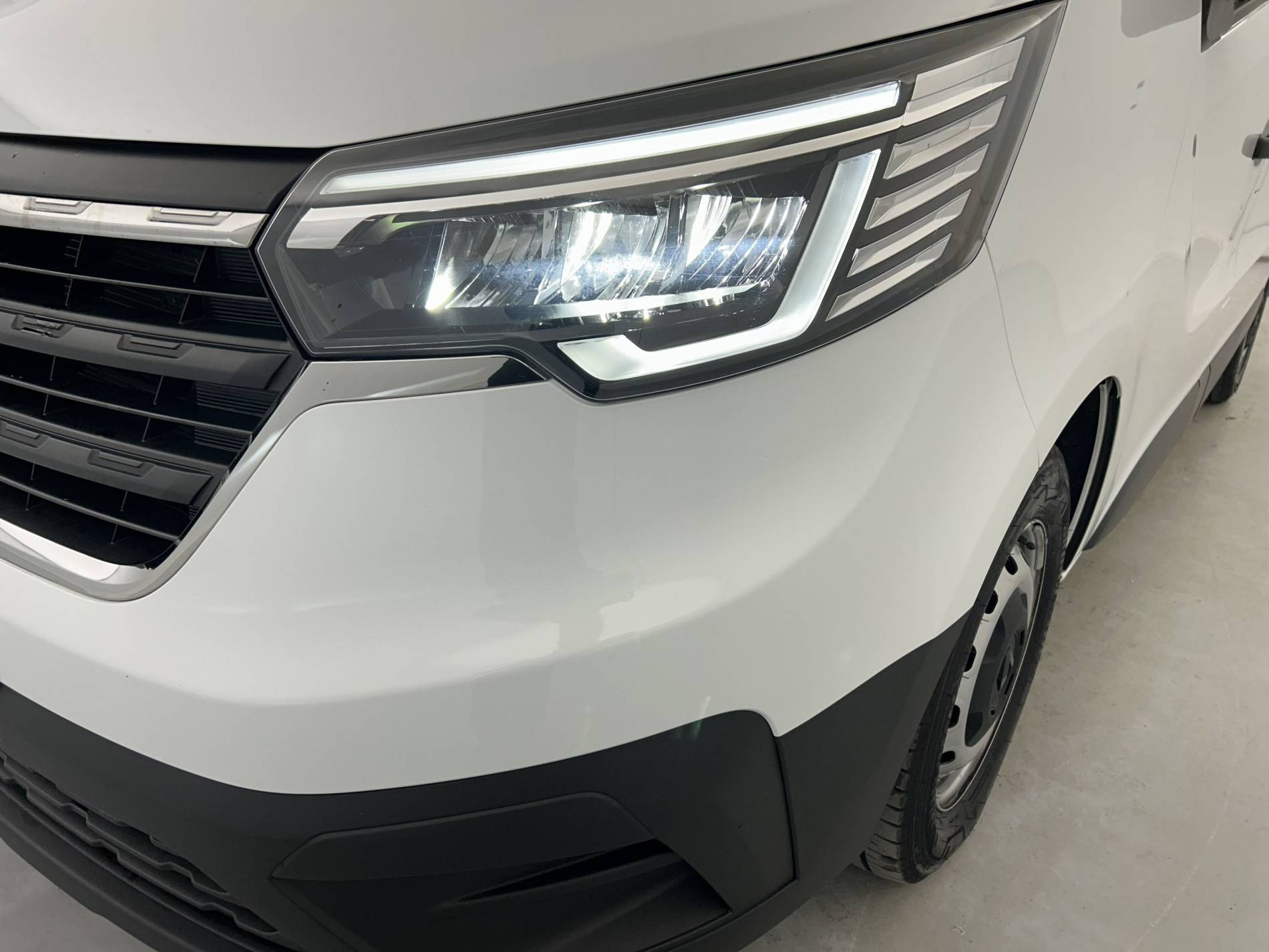 Vente en ligne Renault Trafic 3 Fourgon TRAFIC FGN L1H1 3T BLUE DCI 130 GSR2 au prix de 24 990 €