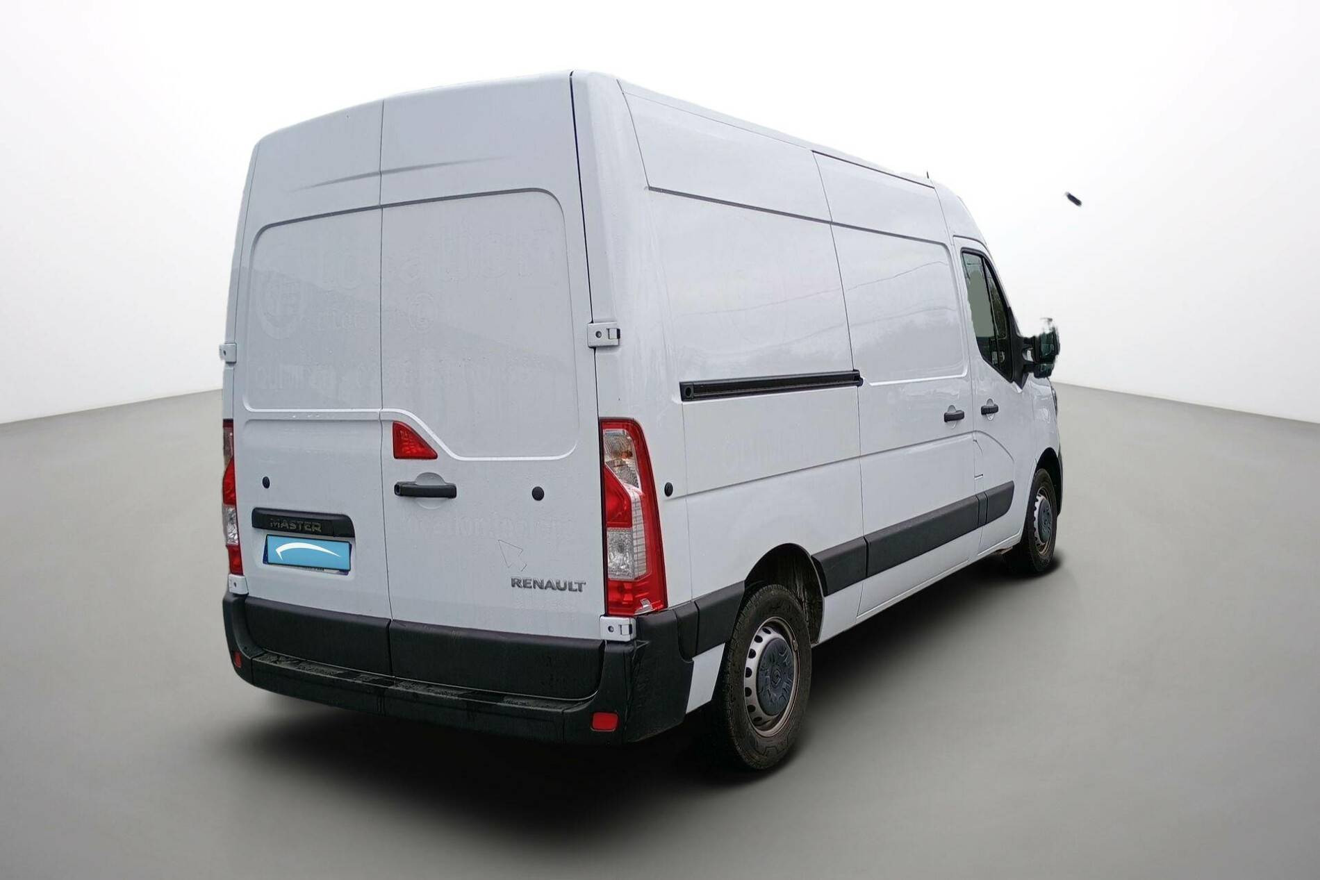 Vente en ligne Renault Master Fourgon MASTER FGN TRAC F3500 L2H2 BLUE DCI 135 au prix de 28 890 €