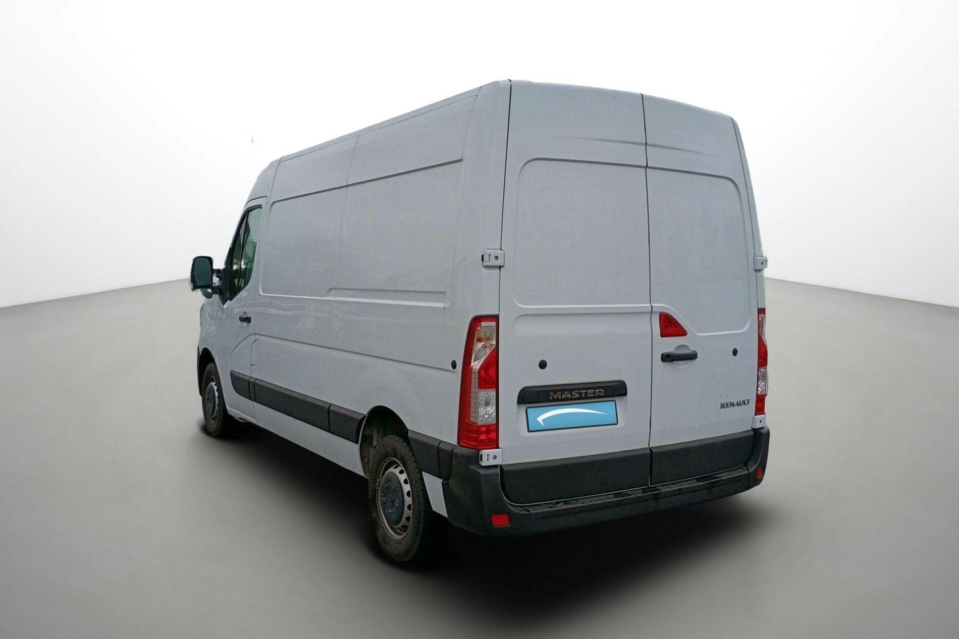 Vente en ligne Renault Master Fourgon MASTER FGN TRAC F3500 L2H2 BLUE DCI 135 au prix de 28 890 €