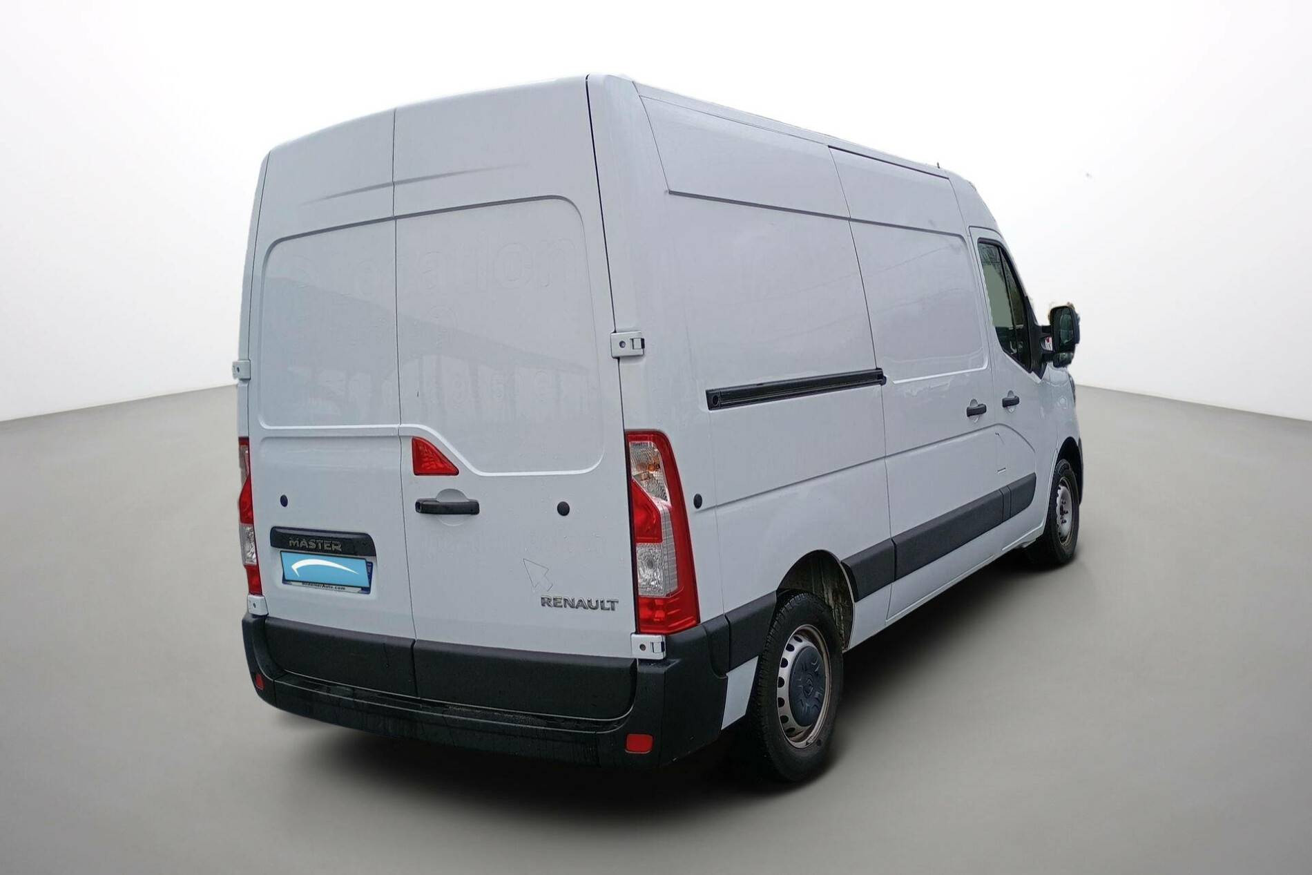 Vente en ligne Renault Master Fourgon  L2H2 BLUE DCI 135  au prix de 28 890 €