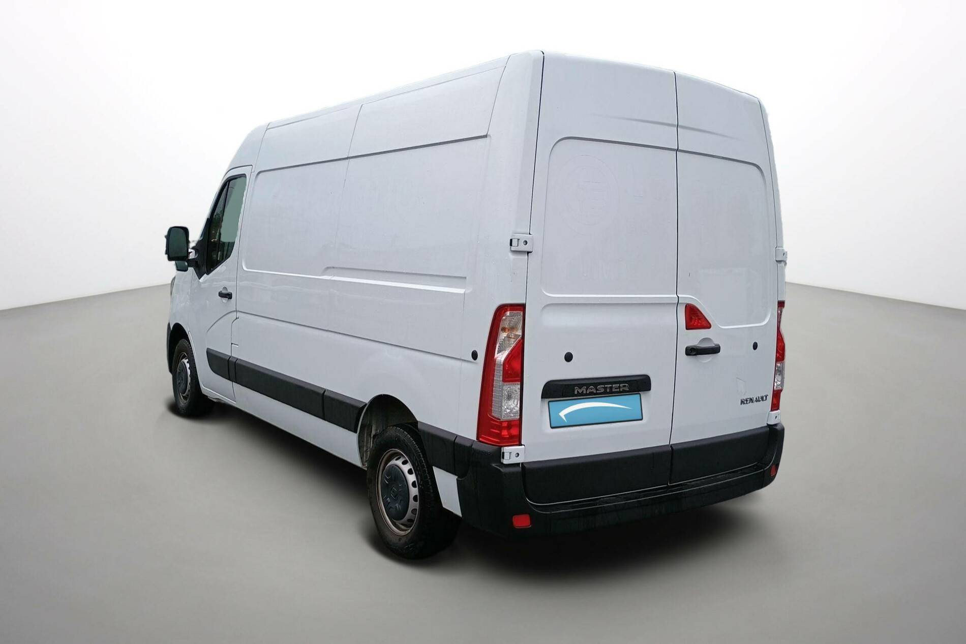 Vente en ligne Renault Master Fourgon  L2H2 BLUE DCI 135  au prix de 28 890 €