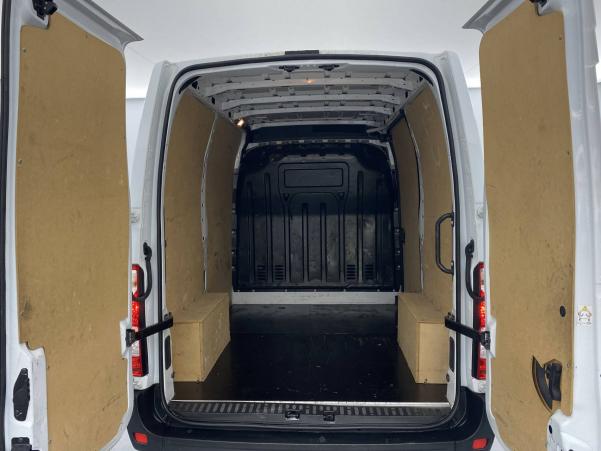 Vente en ligne Renault Master 3 Fourgon MASTER FGN TRAC F3300 L1H2 DCI 135 au prix de 21 690 €