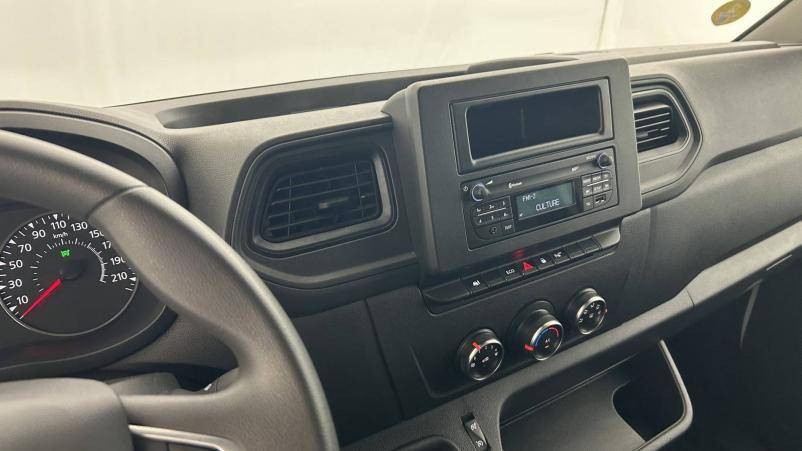 Vente en ligne Renault Master Fourgon MASTER FGN TRAC F3500 L2H2 BLUE DCI 135 au prix de 23 490 €