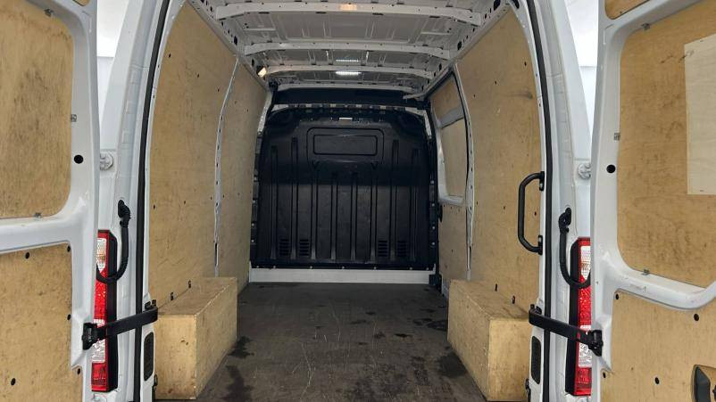 Vente en ligne Renault Master Fourgon MASTER FGN TRAC F3500 L2H2 BLUE DCI 135 au prix de 23 490 €