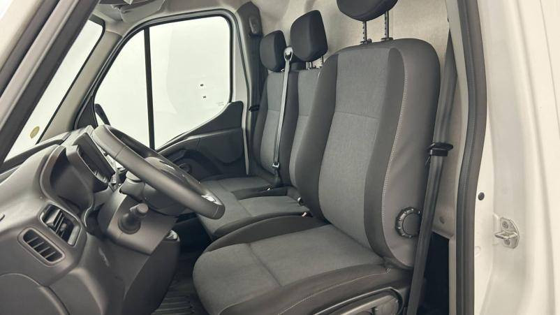 Vente en ligne Renault Master Fourgon MASTER FGN TRAC F3500 L2H2 BLUE DCI 135 au prix de 23 490 €