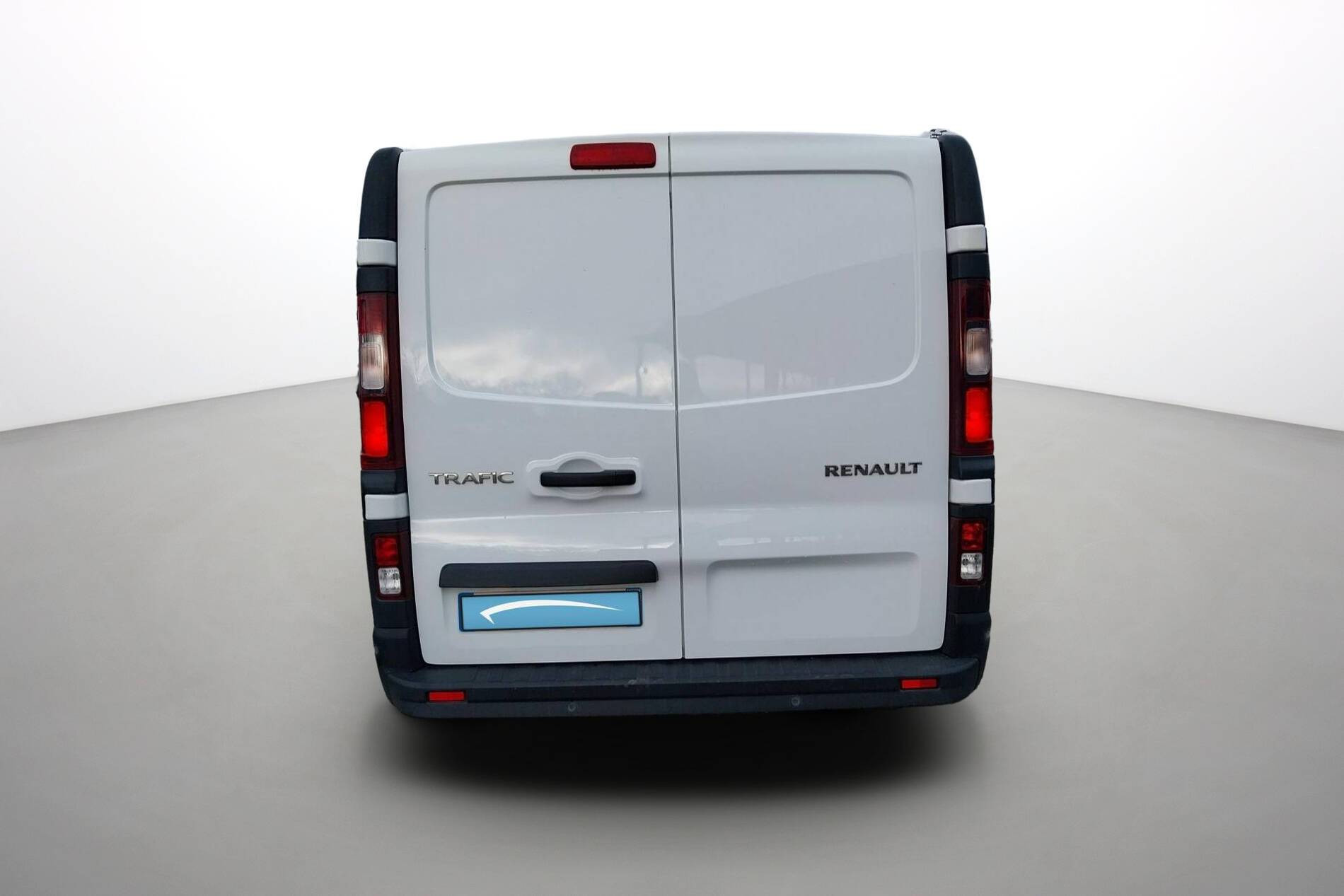 Vente en ligne Renault Trafic 3 Fourgon TRAFIC FGN L2H1 3000 KG BLUE DCI 130 au prix de 22 390 €