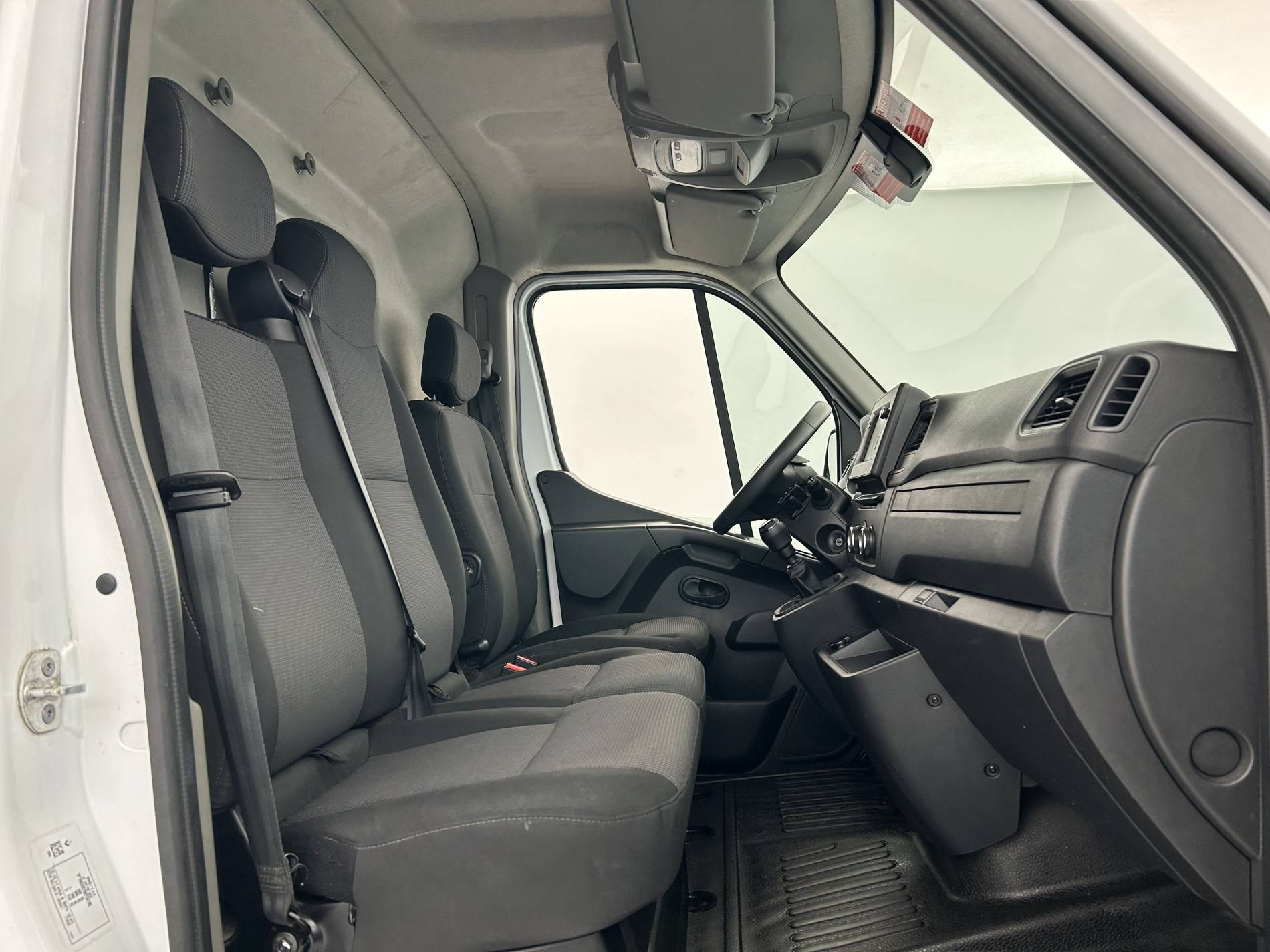 Vente en ligne Renault Master Fourgon MASTER FGN TRAC F3300 L2H2 BLUE DCI 135 au prix de 22 890 €