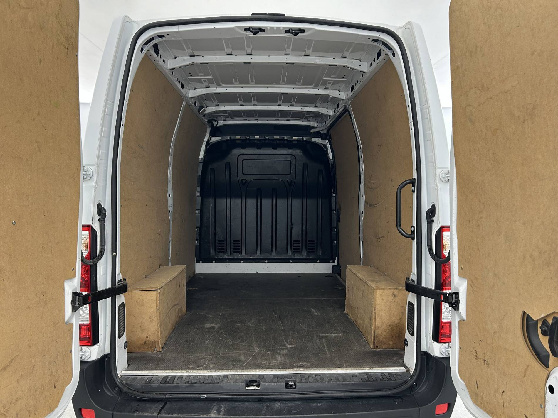Vente en ligne Renault Master Fourgon MASTER FGN TRAC F3300 L2H2 BLUE DCI 135 au prix de 22 890 €