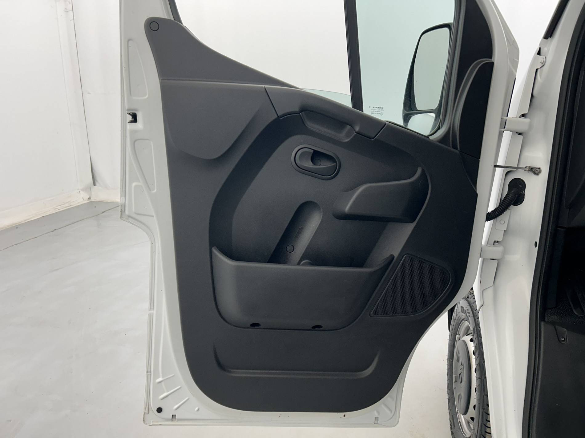 Vente en ligne Renault Master Fourgon MASTER FGN TRAC F3300 L2H2 BLUE DCI 135 au prix de 22 890 €