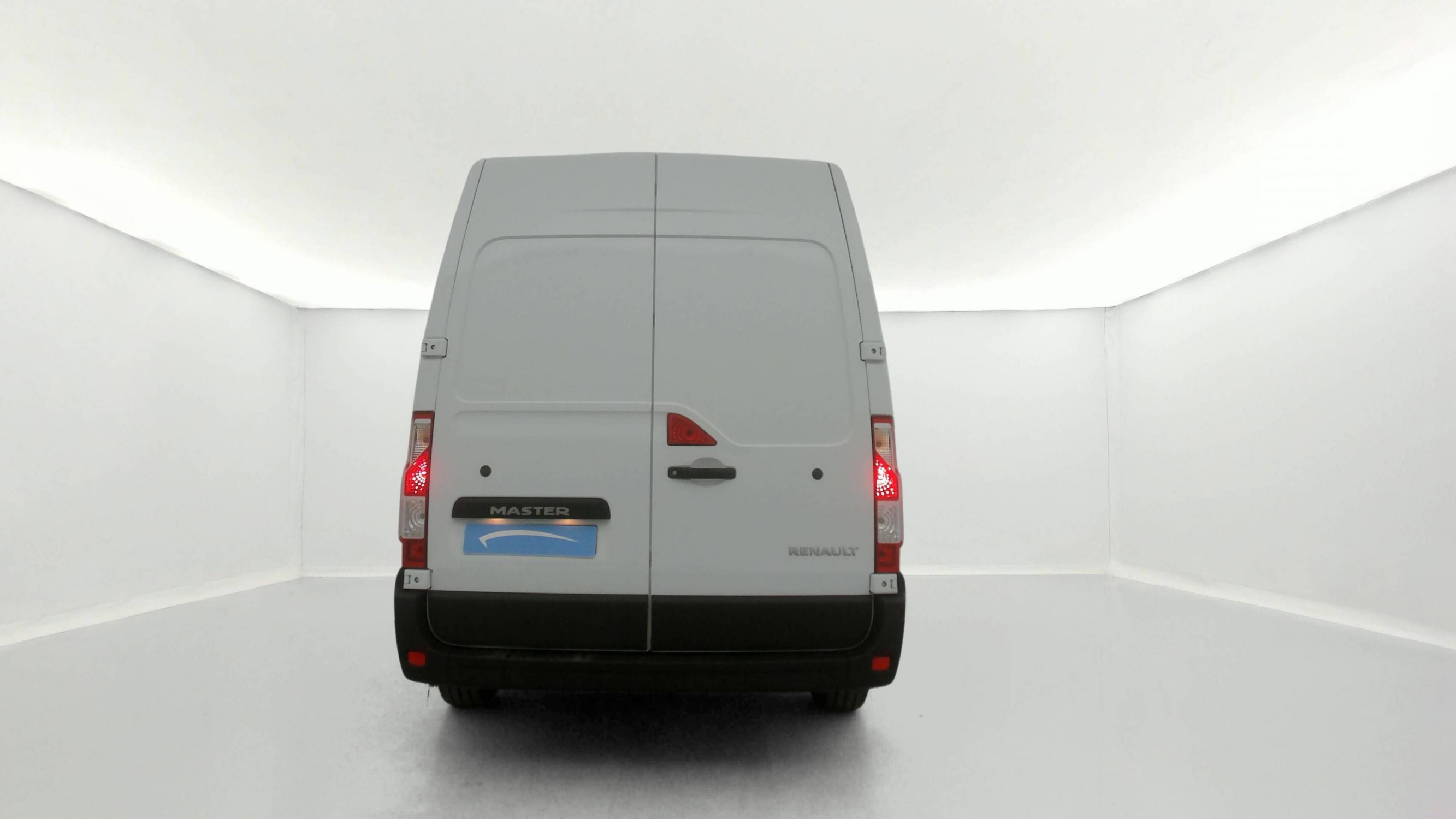 Vente en ligne Renault Master Fourgon MASTER FGN TRAC F3300 L2H2 BLUE DCI 135 au prix de 22 890 €