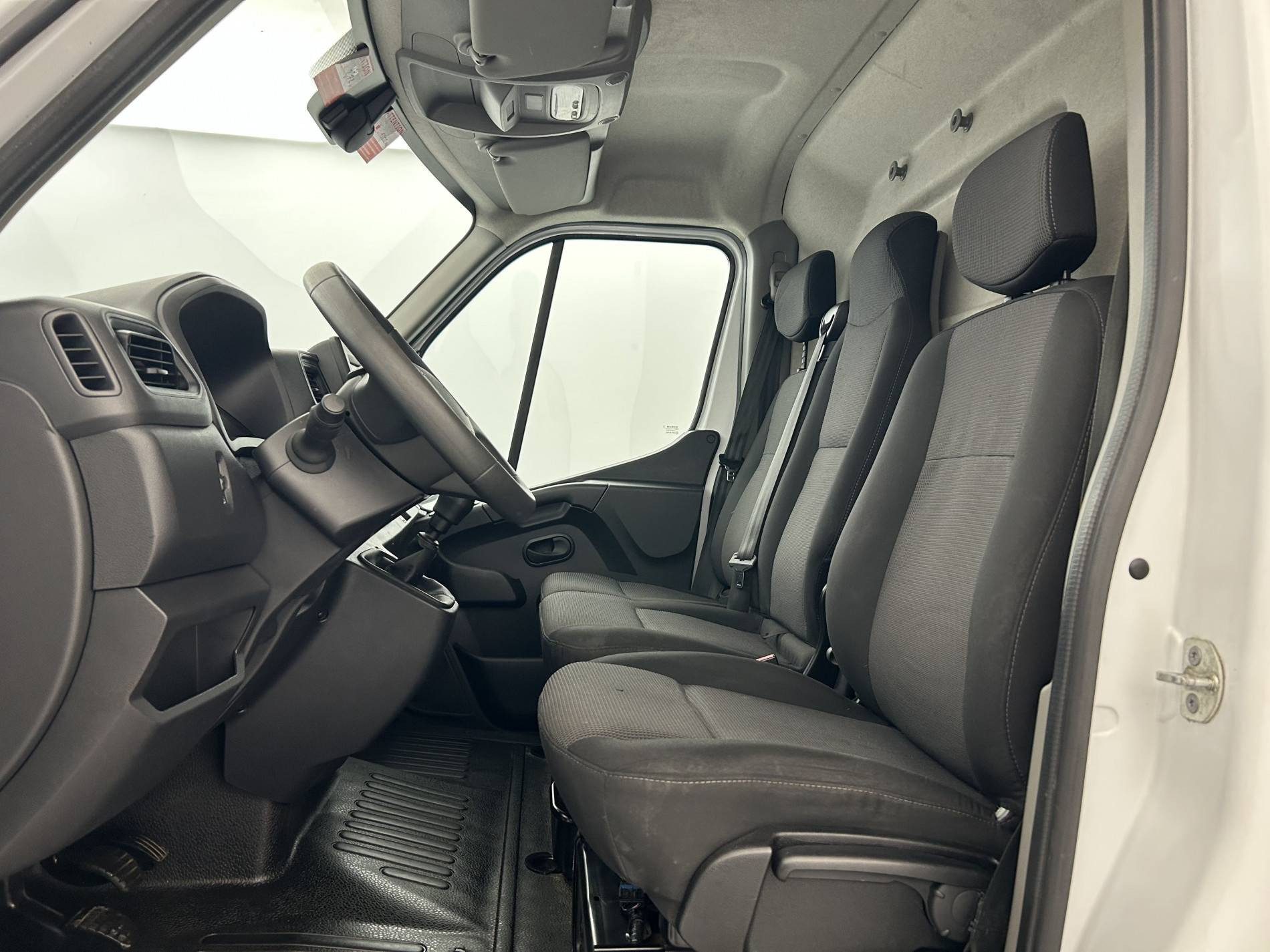 Vente en ligne Renault Master Fourgon MASTER FGN TRAC F3300 L2H2 BLUE DCI 135 au prix de 22 890 €