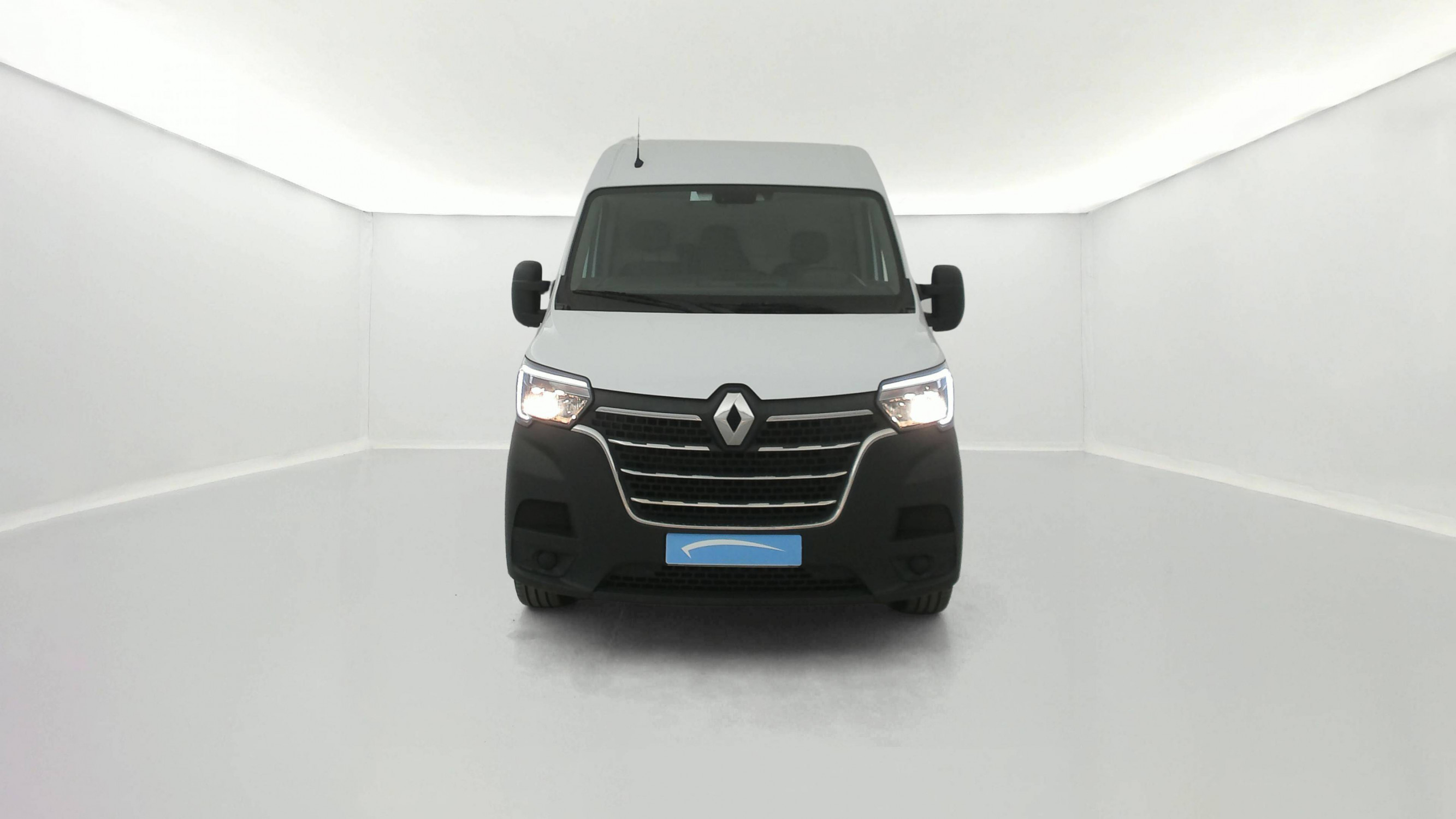 Vente en ligne Renault Master Fourgon MASTER FGN TRAC F3300 L2H2 BLUE DCI 135 au prix de 22 890 €