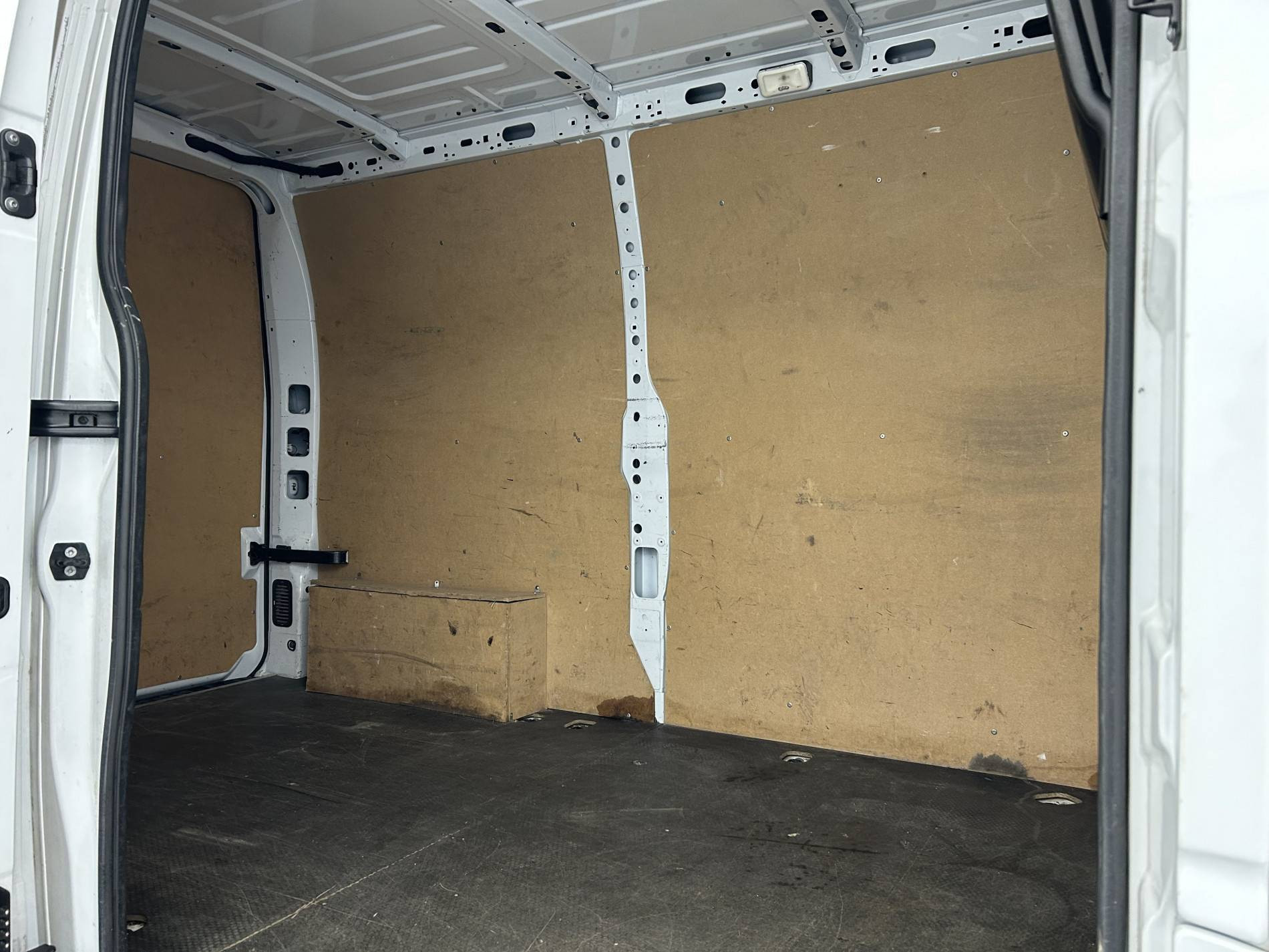 Vente en ligne Renault Master Fourgon MASTER FGN TRAC F3300 L2H2 BLUE DCI 135 au prix de 22 890 €