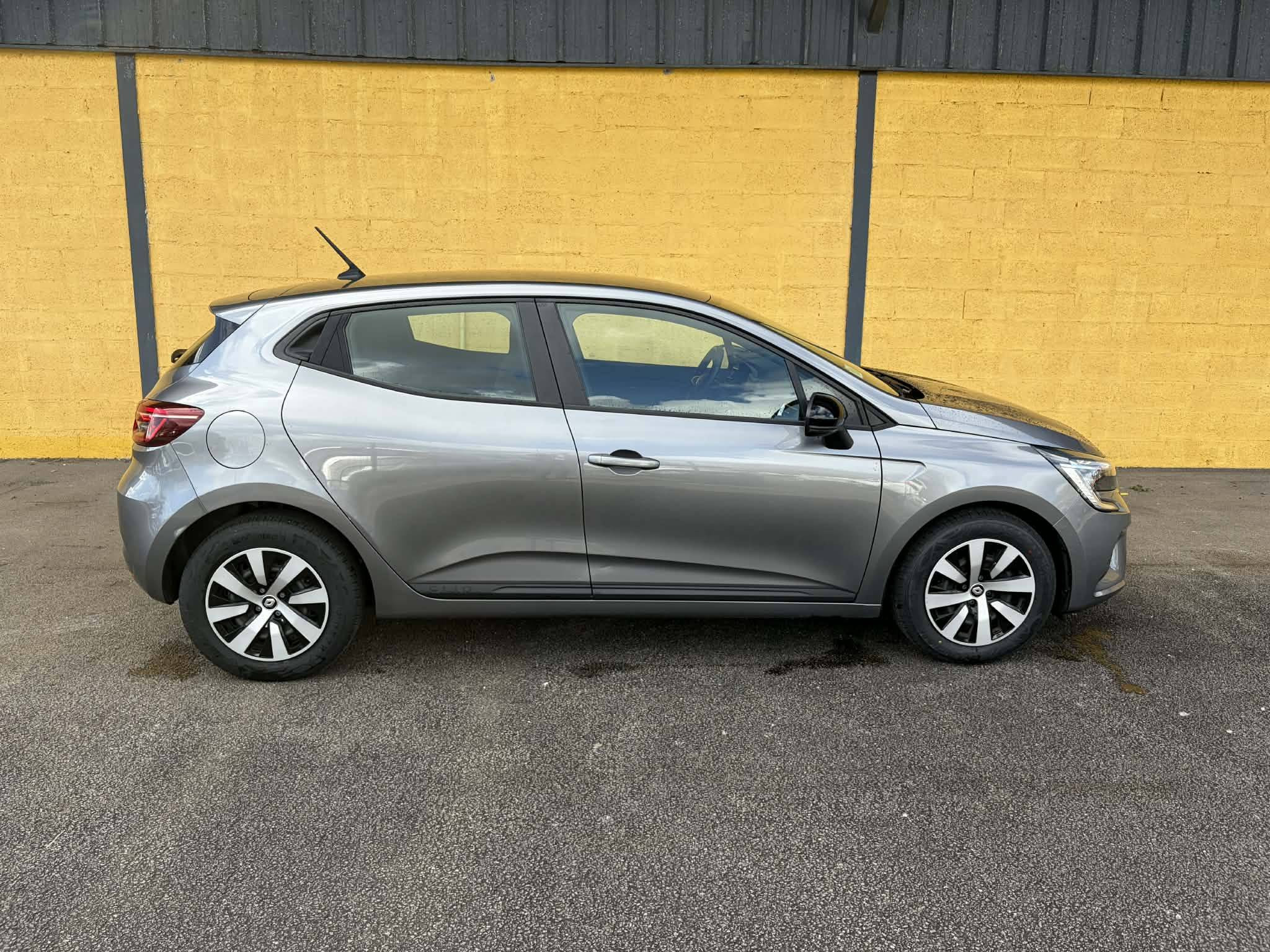 Vente en ligne Renault Clio 5 Clio TCe 90 au prix de 15 790 €