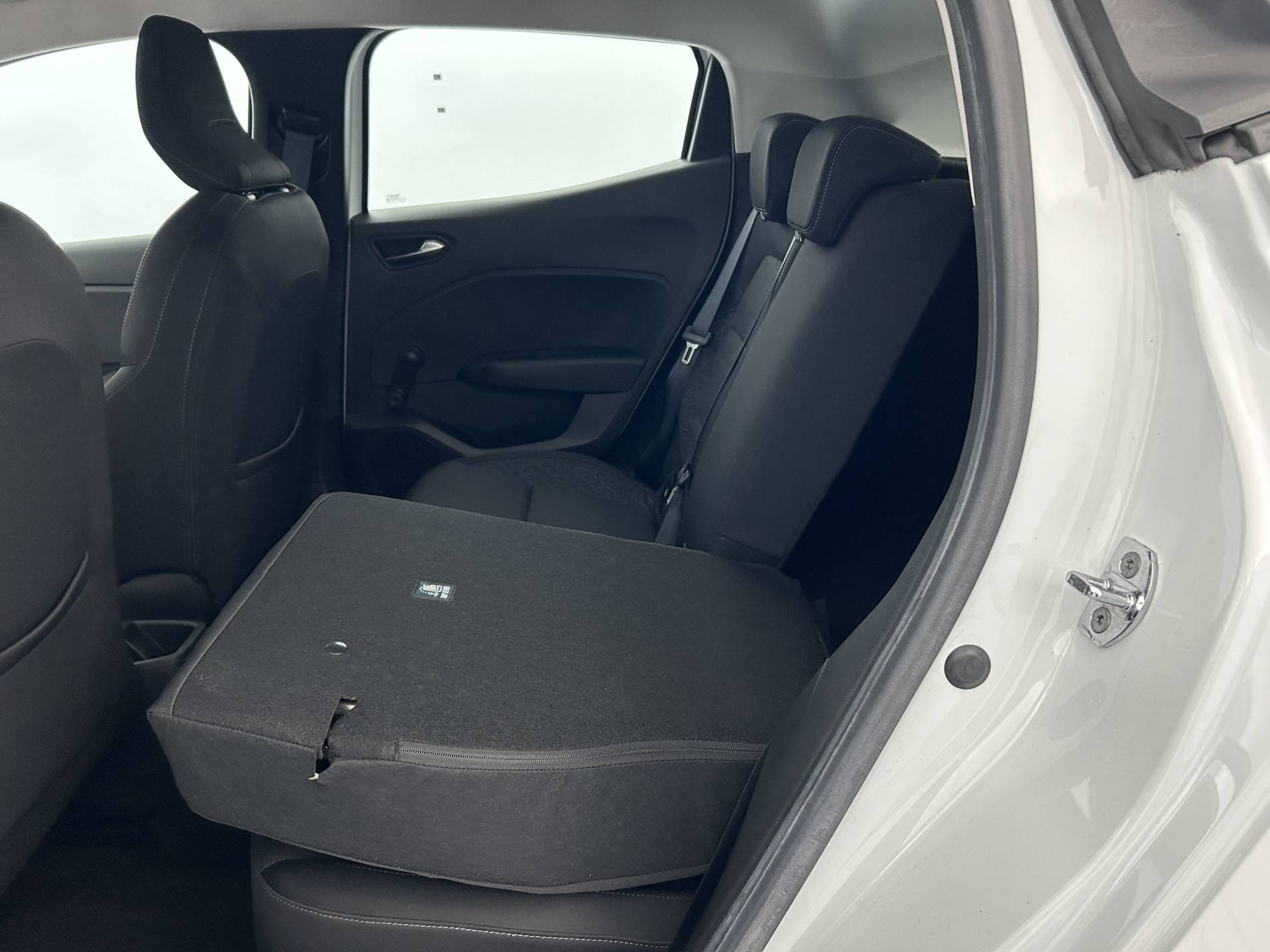 Vente en ligne Renault Clio 5 Clio TCe 90 - 21 au prix de 13 890 €