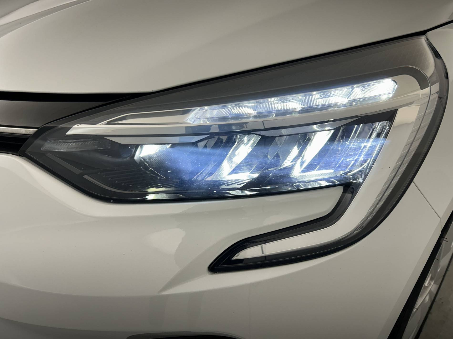 Vente en ligne Renault Clio 5 Clio TCe 90 - 21 au prix de 13 890 €