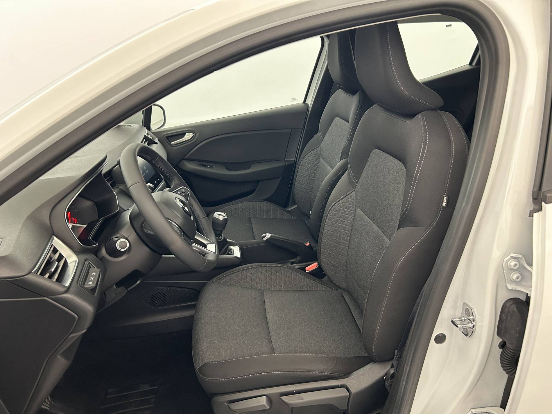 Vente en ligne Renault Clio 5 Clio TCe 90 - 21 au prix de 13 890 €