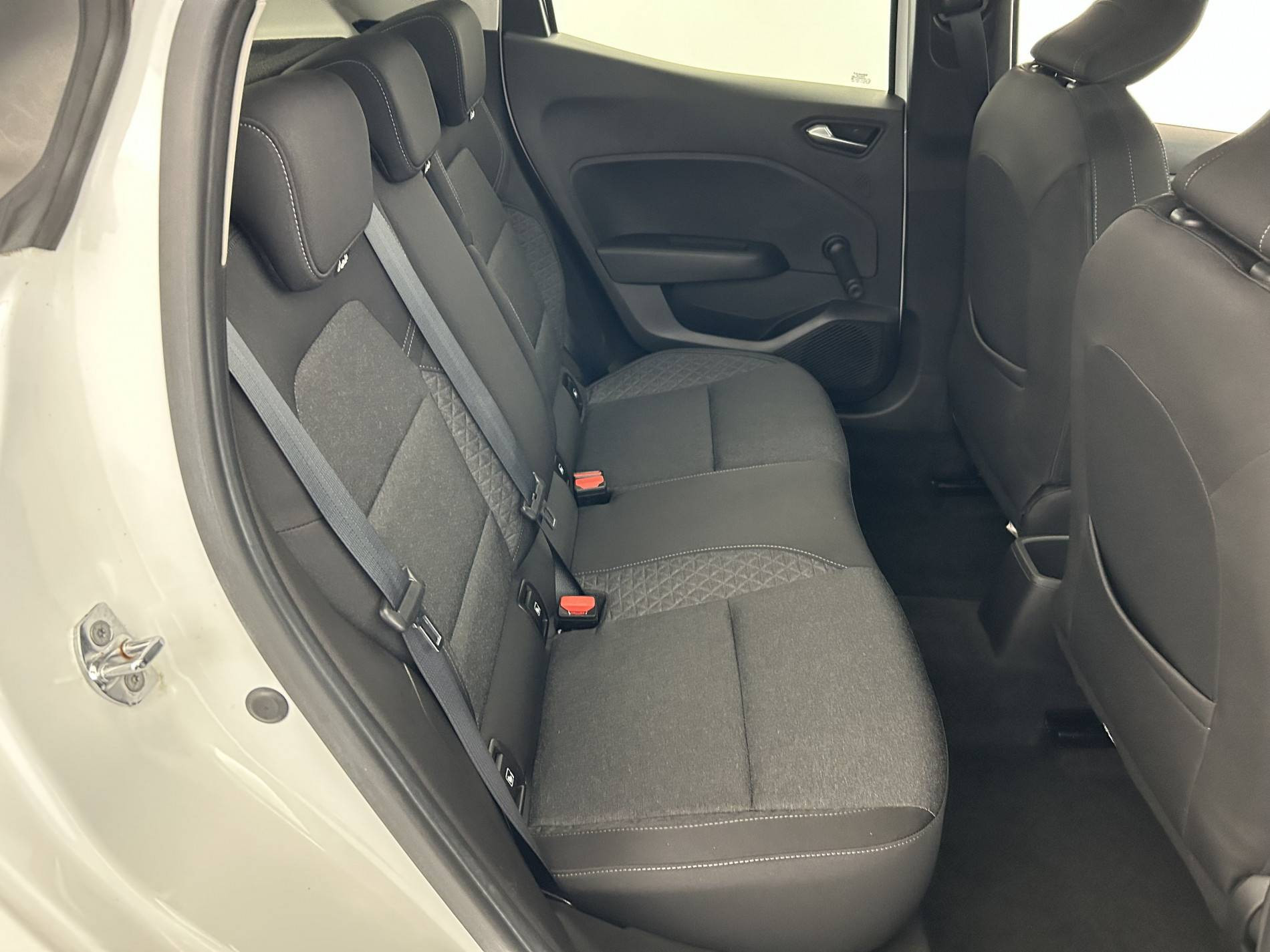 Vente en ligne Renault Clio 5 Clio TCe 90 - 21 au prix de 13 890 €