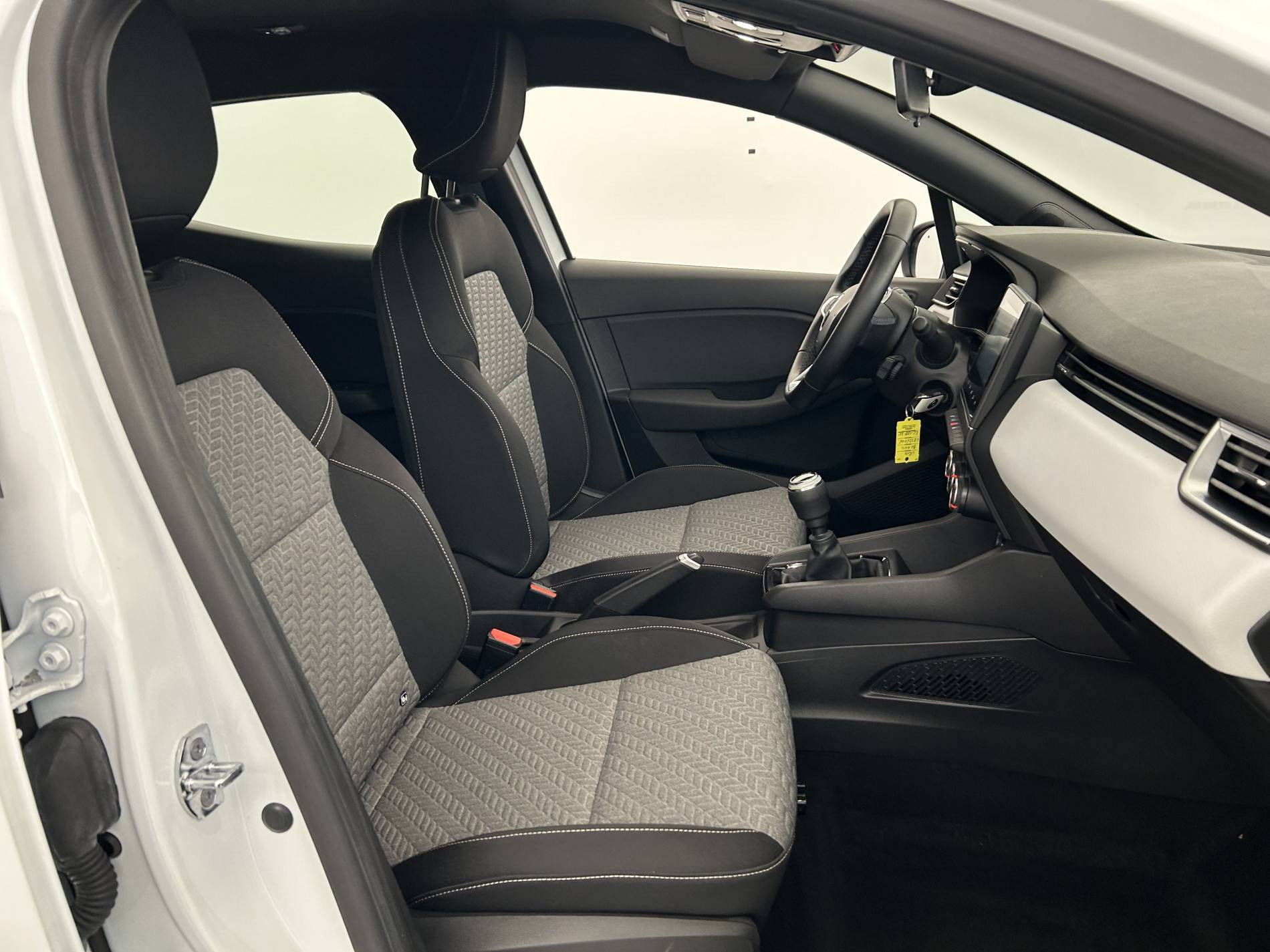 Vente en ligne Renault Clio 5 Clio TCe 90 - 21N au prix de 13 890 €