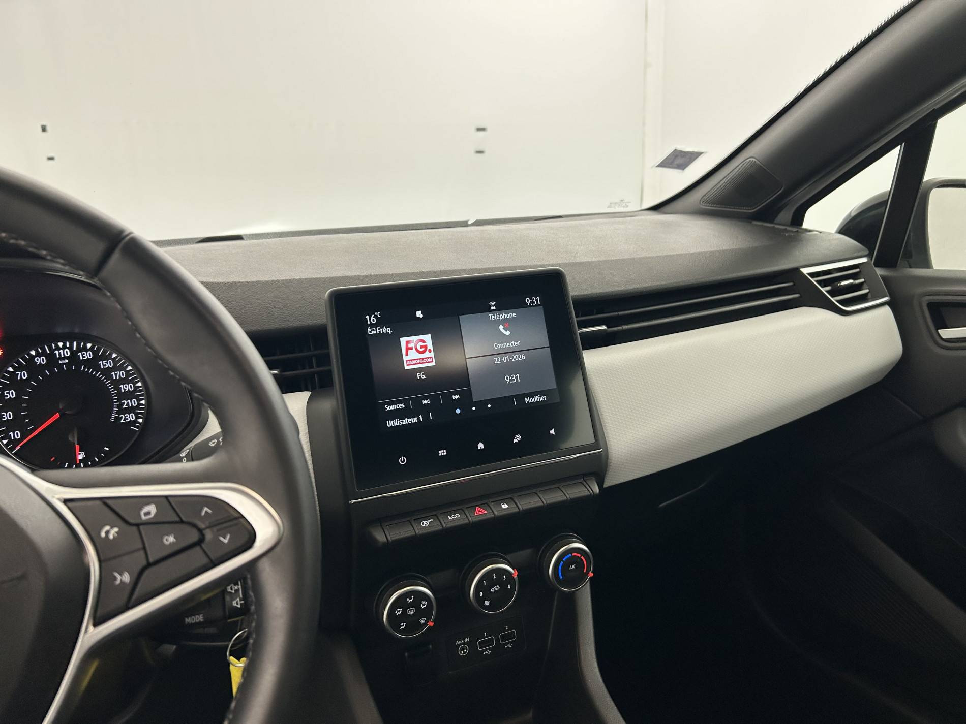 Vente en ligne Renault Clio 5 Clio TCe 90 - 21N au prix de 13 890 €