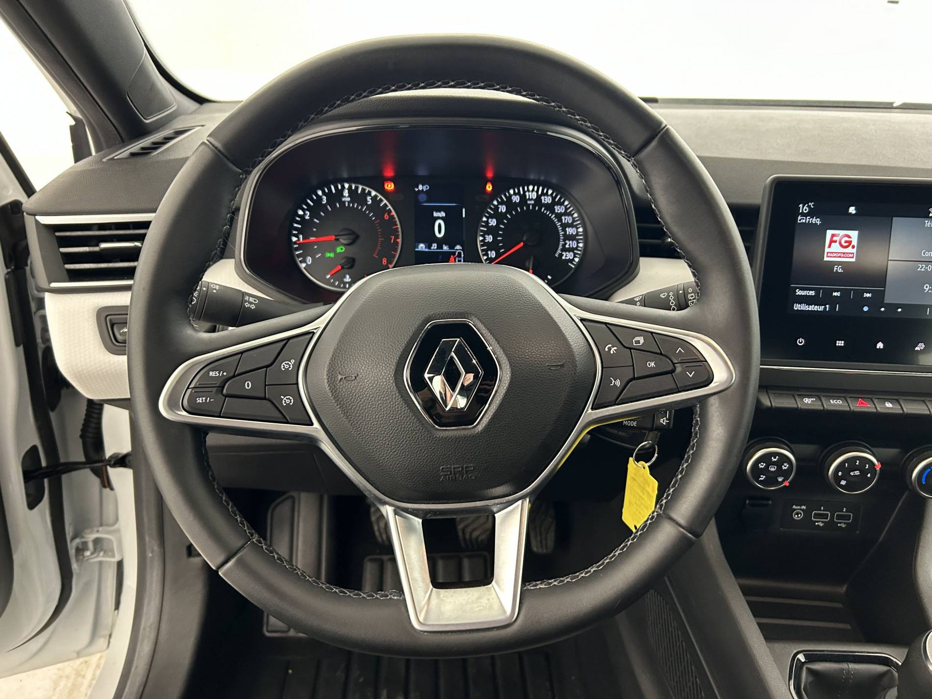 Vente en ligne Renault Clio 5 Clio TCe 90 - 21N au prix de 13 890 €