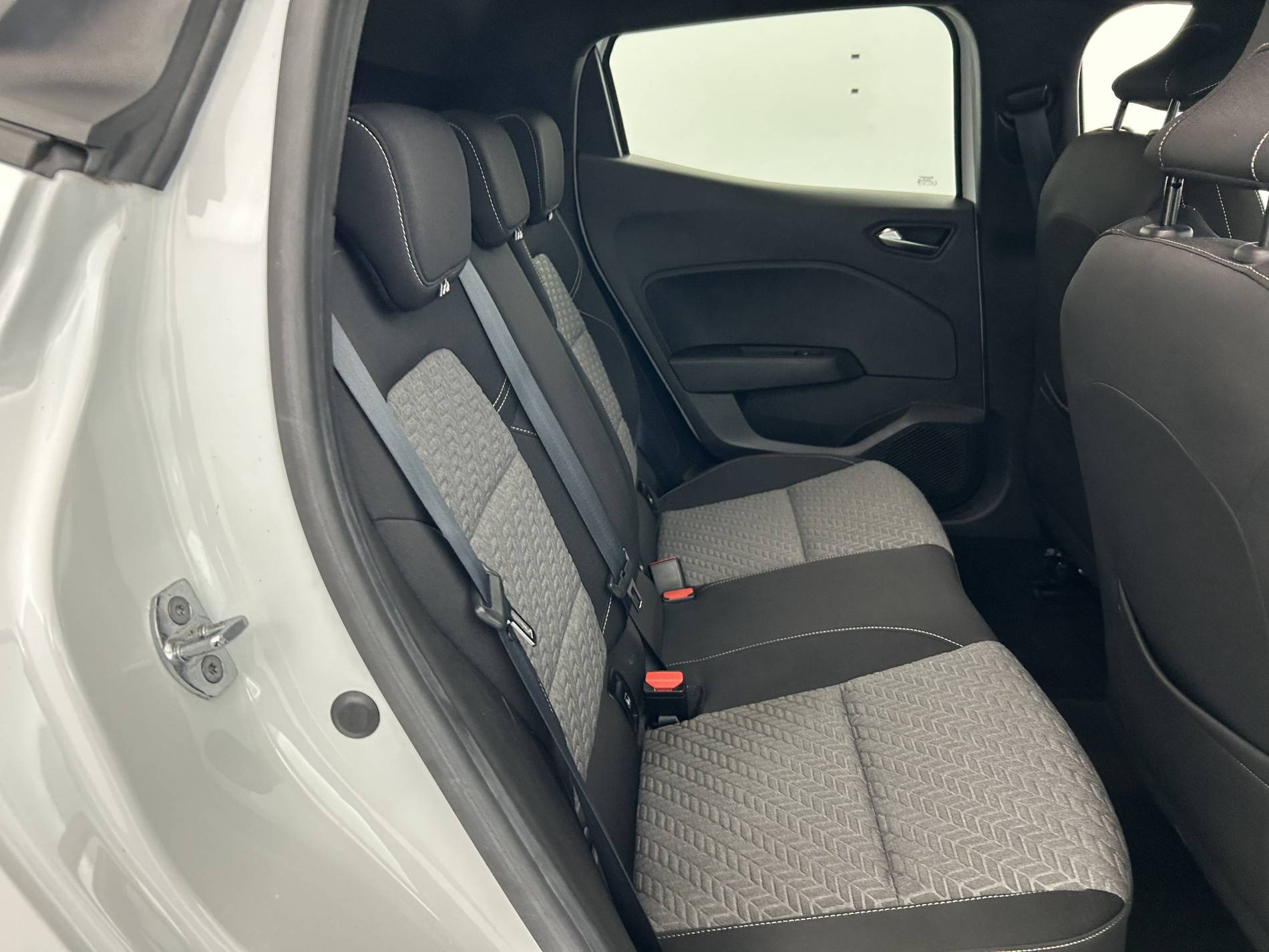 Vente en ligne Renault Clio 5 Clio TCe 90 - 21N au prix de 13 890 €