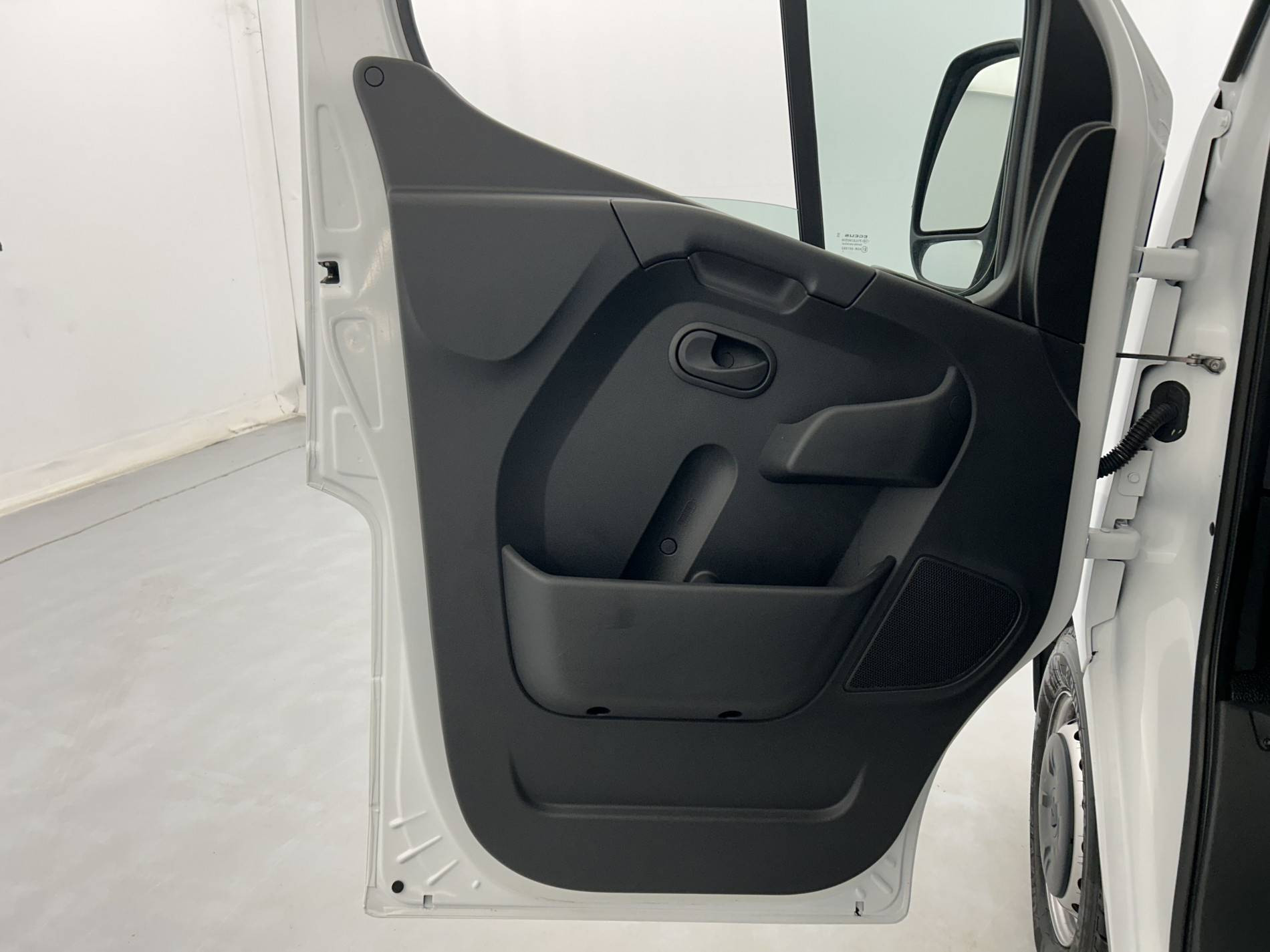 Vente en ligne Renault Master Fourgon MASTER FGN TRAC F3500 L2H2 BLUE DCI 135 au prix de 29 990 €