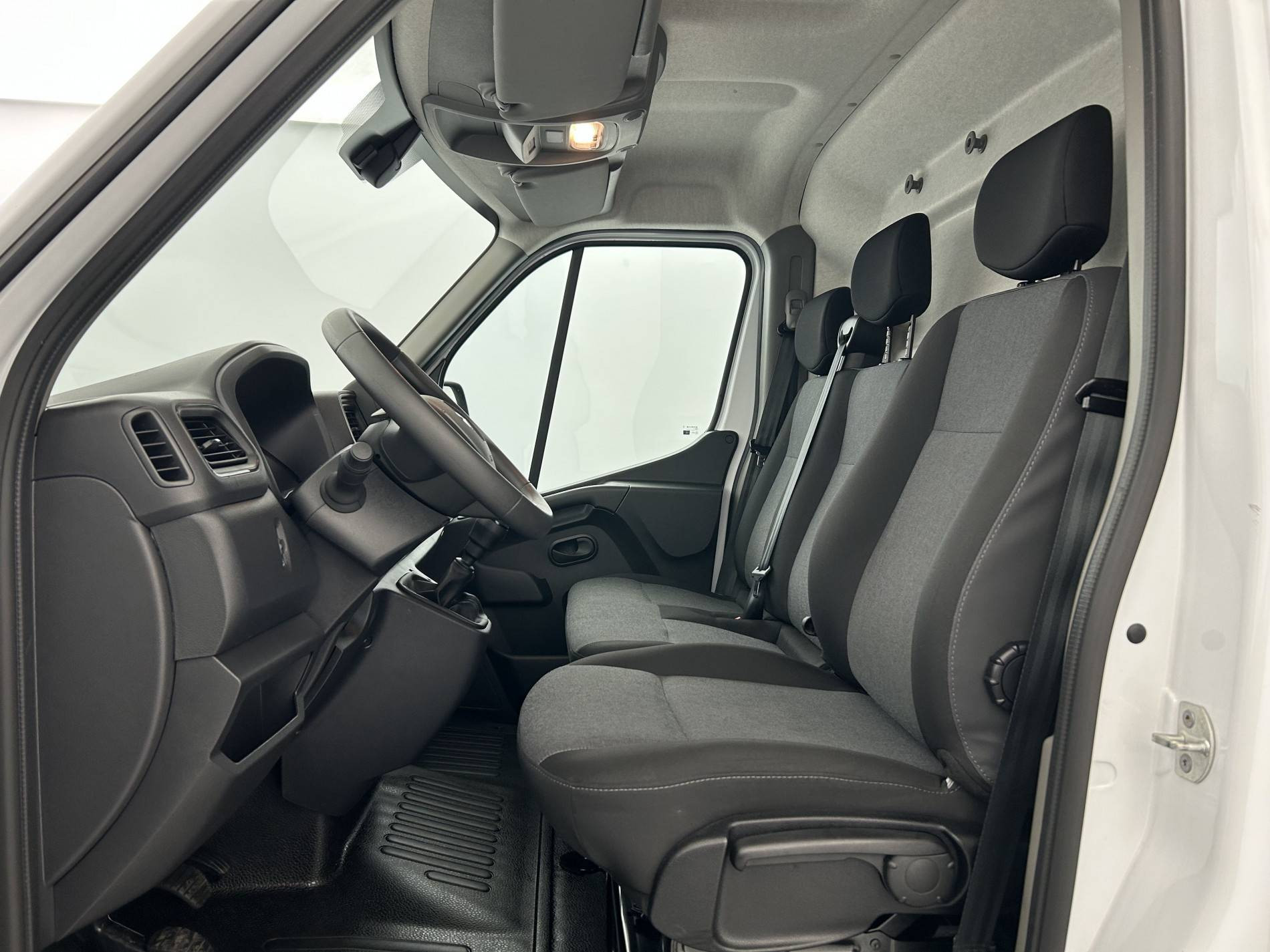 Vente en ligne Renault Master Fourgon MASTER FGN TRAC F3500 L2H2 BLUE DCI 135 au prix de 29 990 €