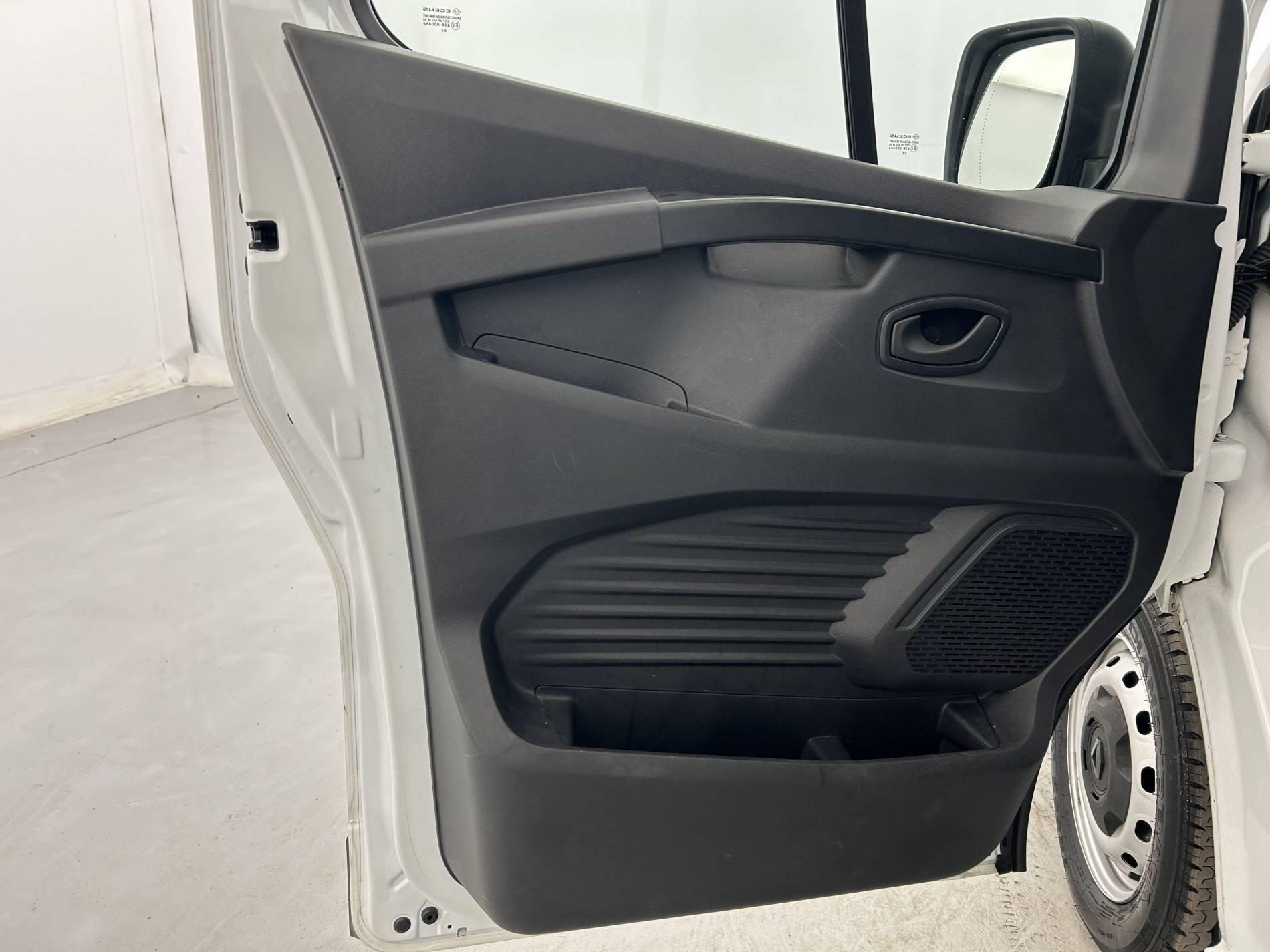 Vente en ligne Renault Trafic 3 Fourgon TRAFIC FGN L2H1 3000 KG BLUE DCI 130 au prix de 23 490 €