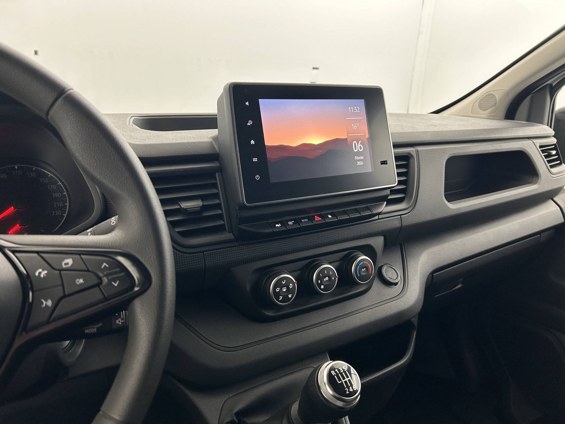 Vente en ligne Renault Trafic 3 Fourgon TRAFIC FGN L2H1 3000 KG BLUE DCI 130 au prix de 23 490 €