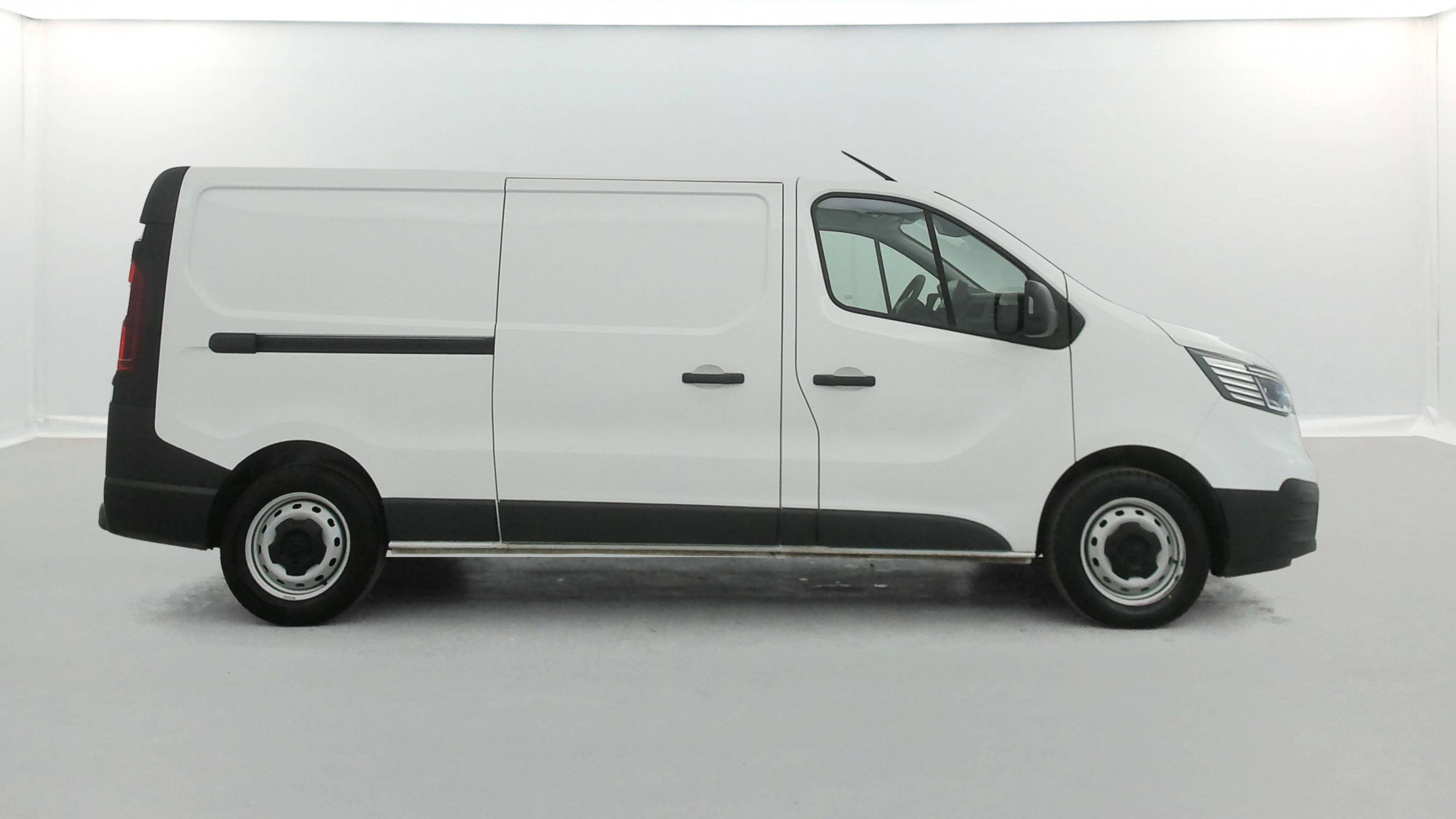 Vente en ligne Renault Trafic 3 Fourgon TRAFIC FGN L2H1 3000 KG BLUE DCI 130 au prix de 23 490 €