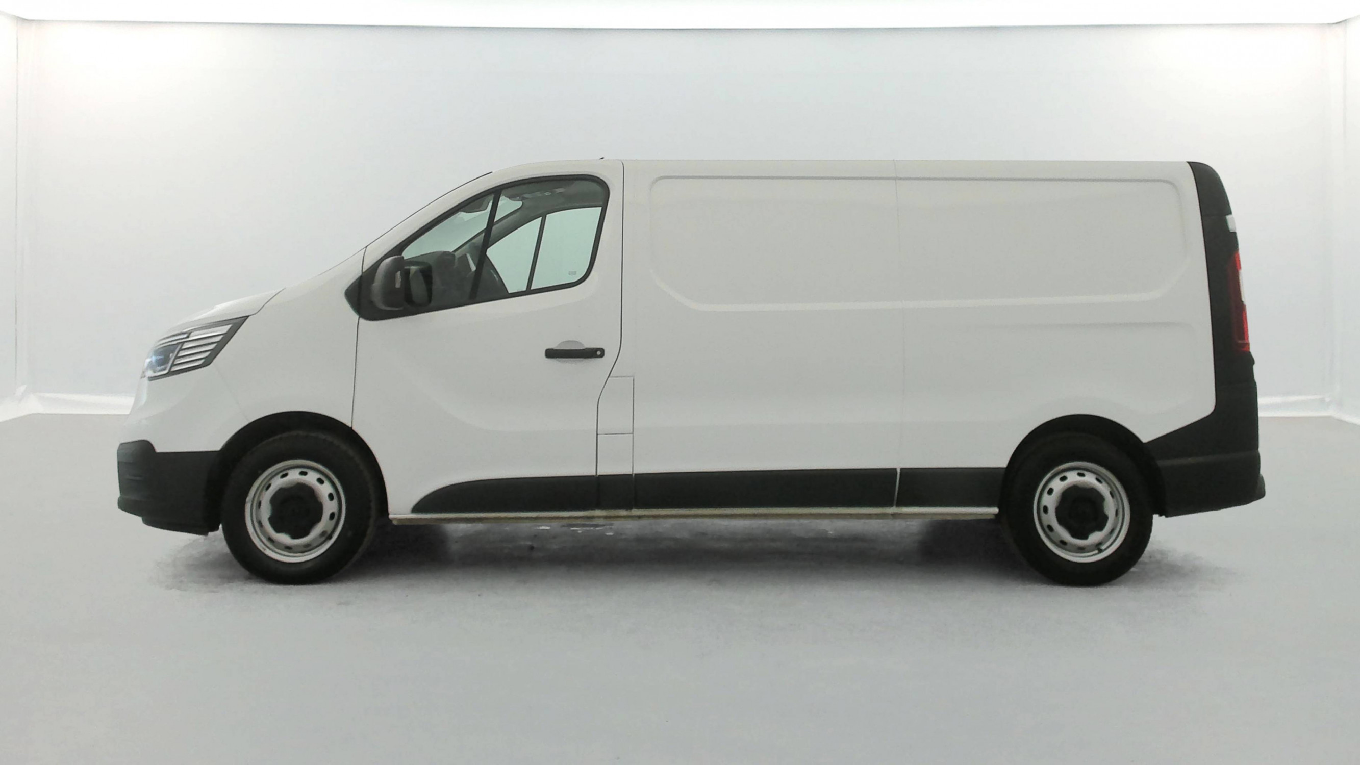 Vente en ligne Renault Trafic 3 Fourgon TRAFIC FGN L2H1 3000 KG BLUE DCI 130 au prix de 23 490 €