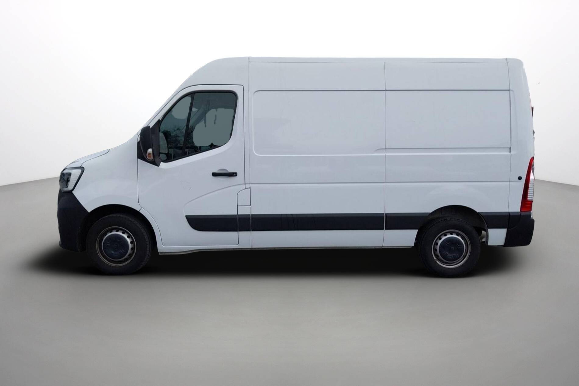 Vente en ligne Renault Master Fourgon MASTER FGN TRAC F3500 L2H2 BLUE DCI 135 au prix de 26 990 €
