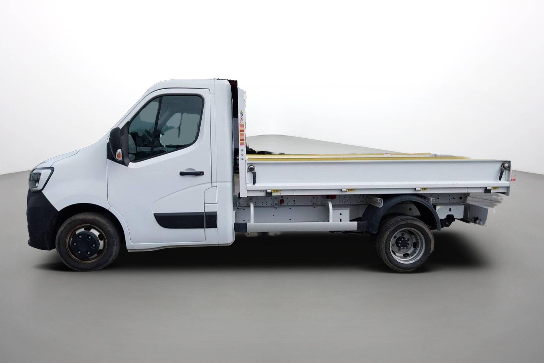 Vente en ligne Renault Master 3 Châssis Cabine MASTER CC PROP RJ3500 L2 PAFC BLUE DCI 130 EURO VI au prix de 32 880 €