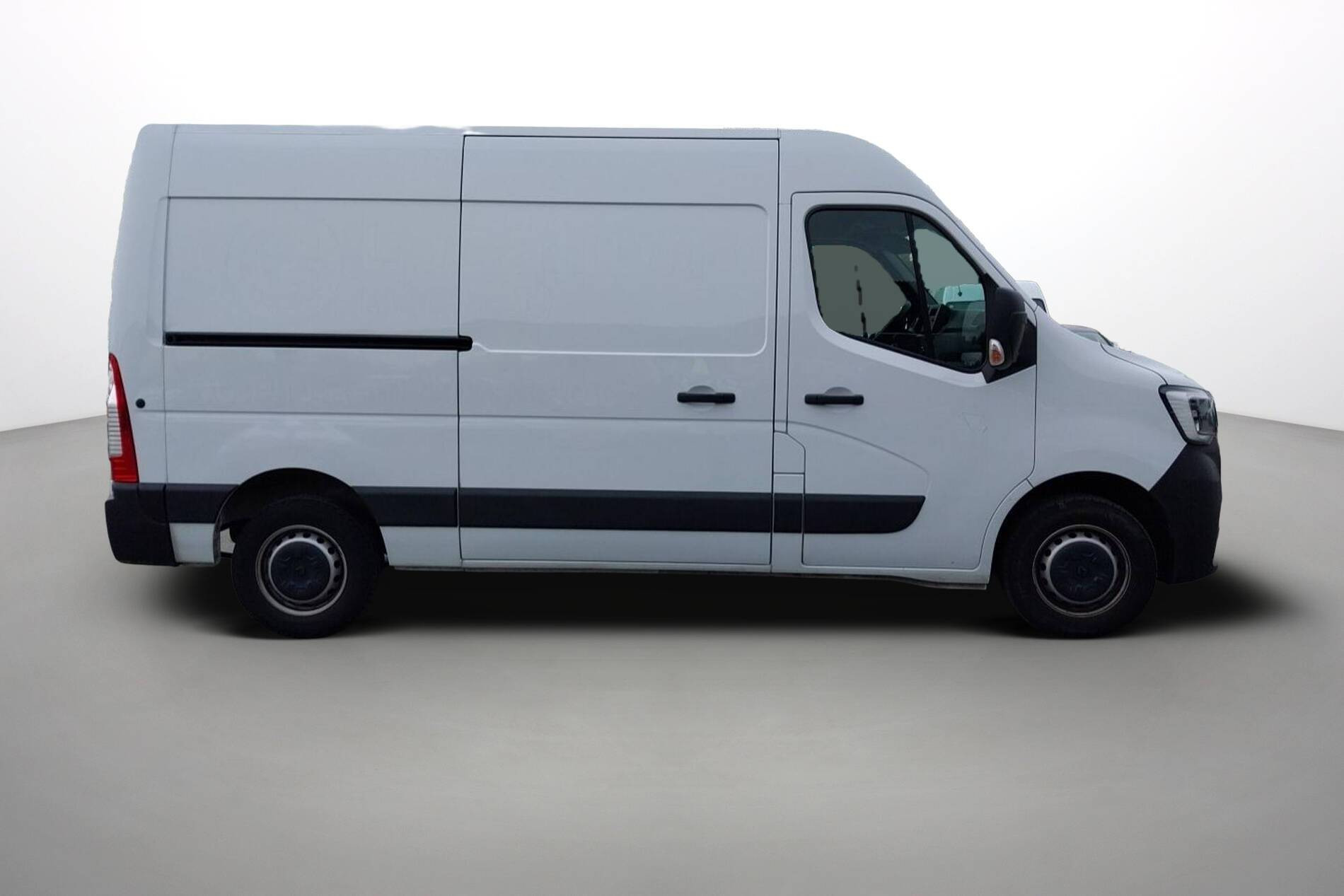 Vente en ligne Renault Master Fourgon MASTER FGN TRAC F3500 L2H2 BLUE DCI 135 au prix de 26 990 €