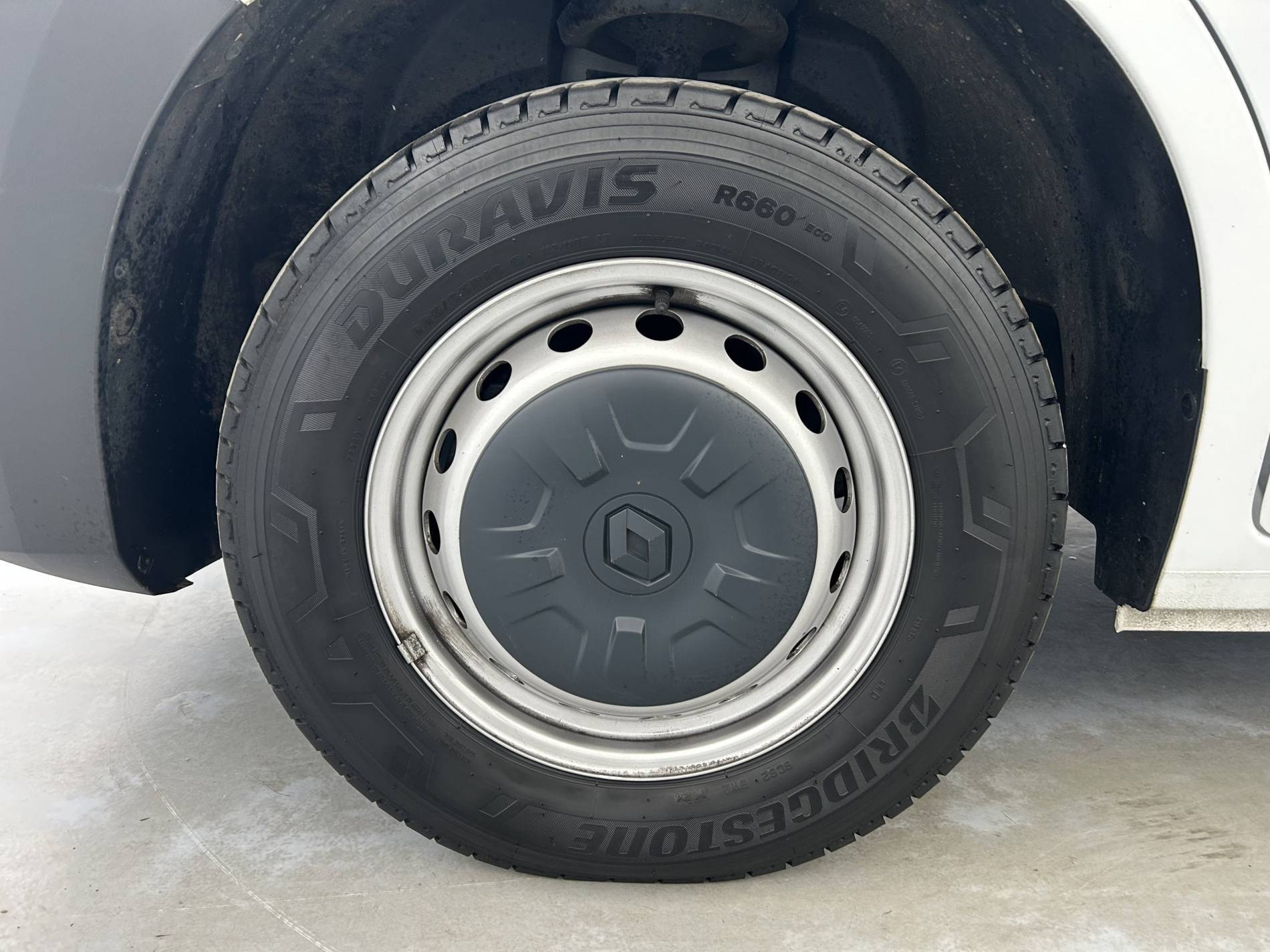 Vente en ligne Renault Master Fourgon MASTER FGN TRAC F3500 L2H2 BLUE DCI 135 au prix de 27 890 €