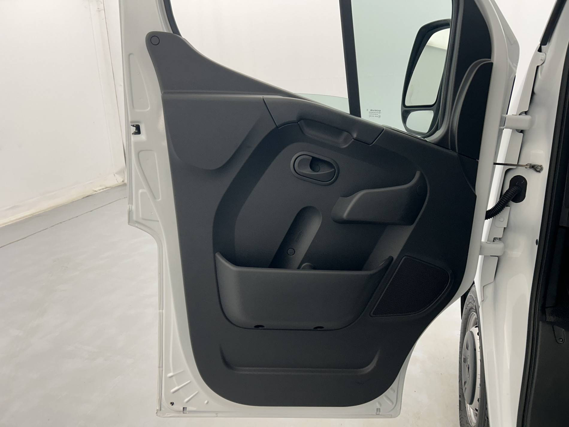 Vente en ligne Renault Master Fourgon MASTER FGN TRAC F3500 L2H2 BLUE DCI 135 au prix de 27 890 €