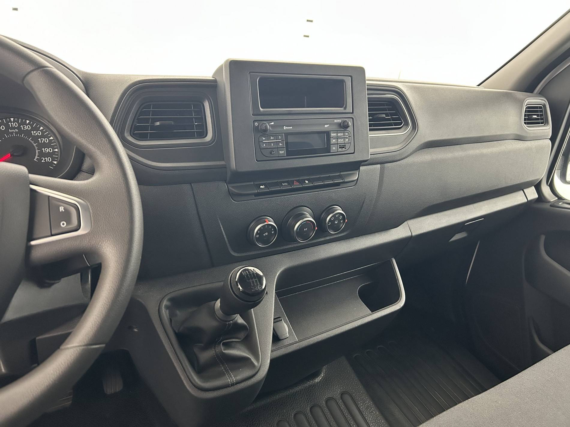 Vente en ligne Renault Master Fourgon MASTER FGN TRAC F3500 L2H2 BLUE DCI 135 au prix de 27 890 €