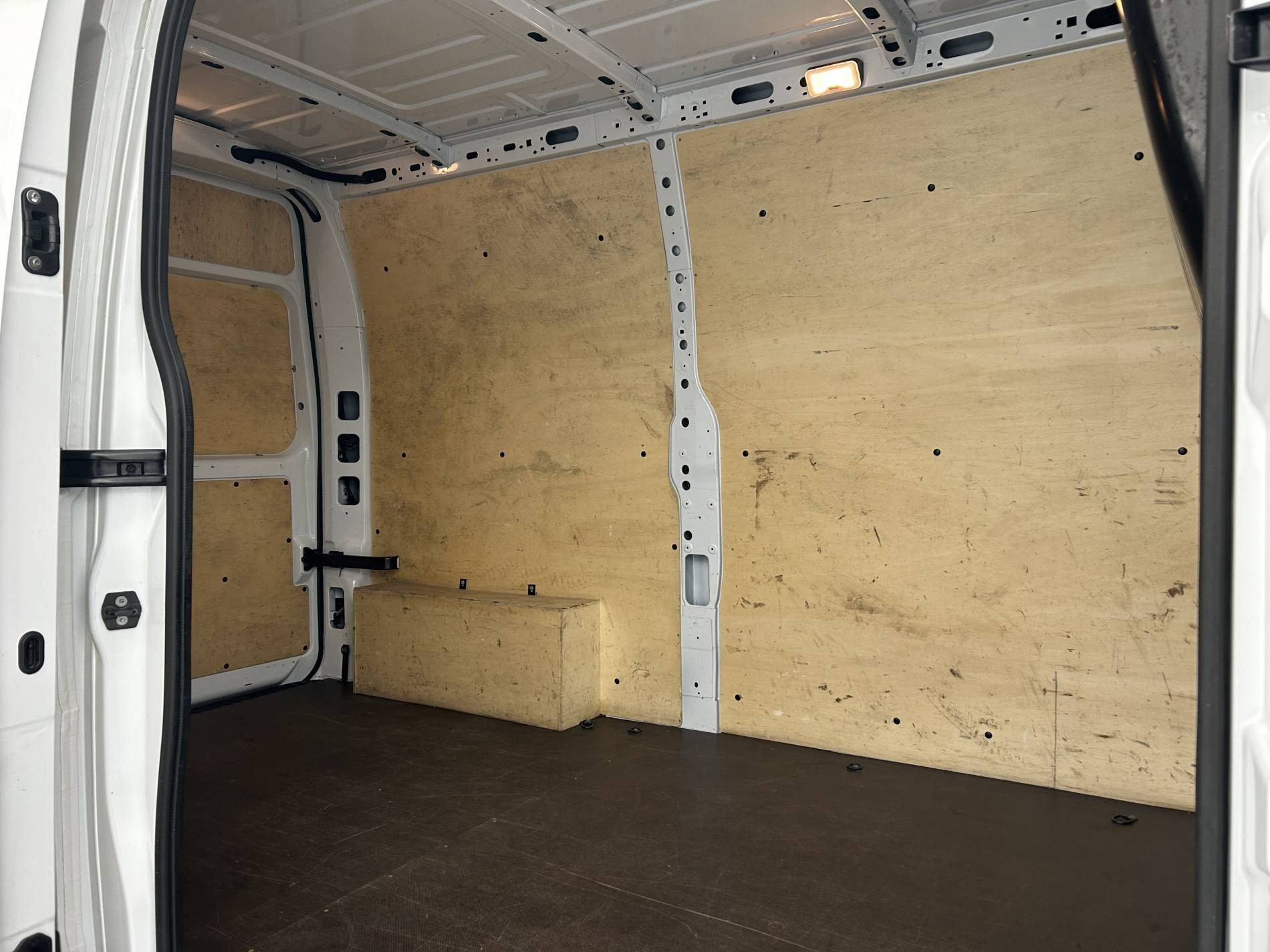 Vente en ligne Renault Master Fourgon MASTER FGN TRAC F3500 L2H2 BLUE DCI 135 au prix de 27 890 €