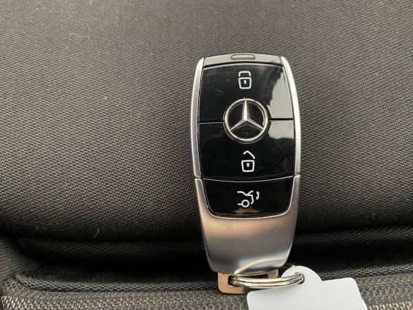 Vente en ligne Mercedes Classe E Break  300 de 9G-Tronic au prix de 38 990 €