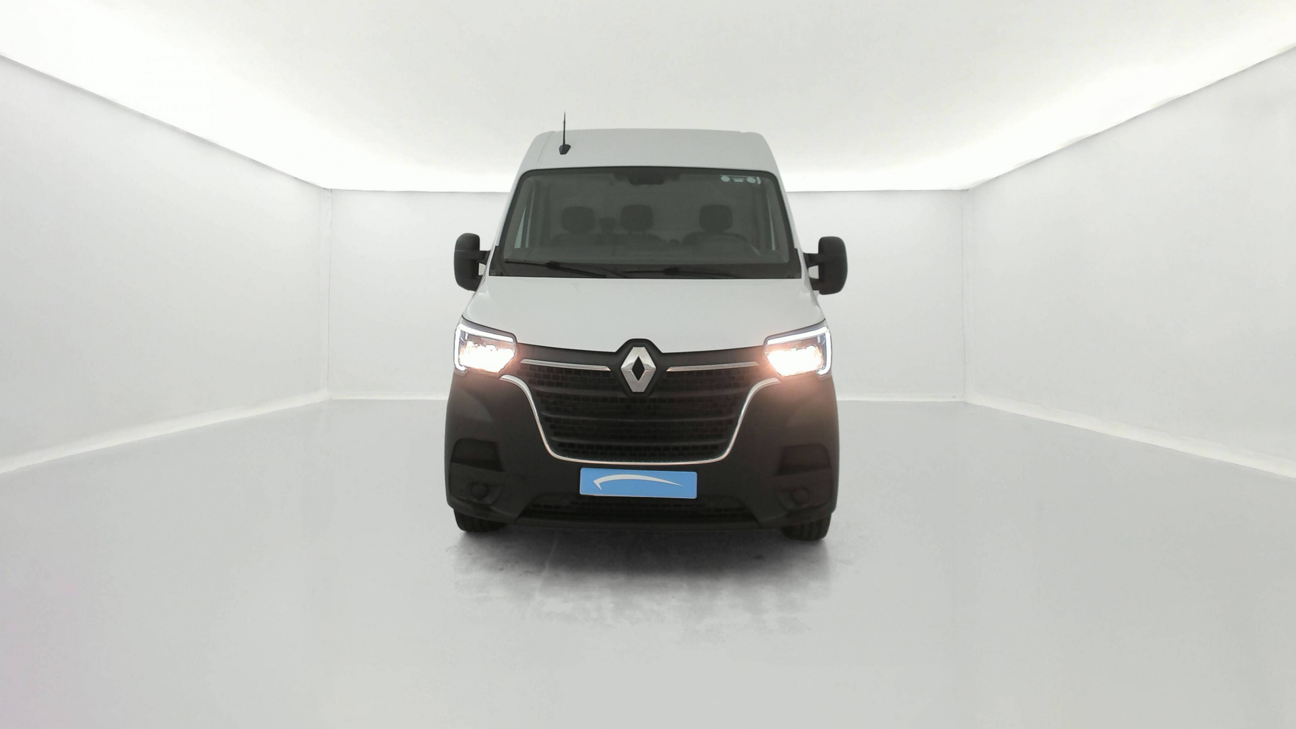 Vente en ligne Renault Master Fourgon MASTER FGN TRAC F3500 L2H2 BLUE DCI 135 au prix de 28 890 €