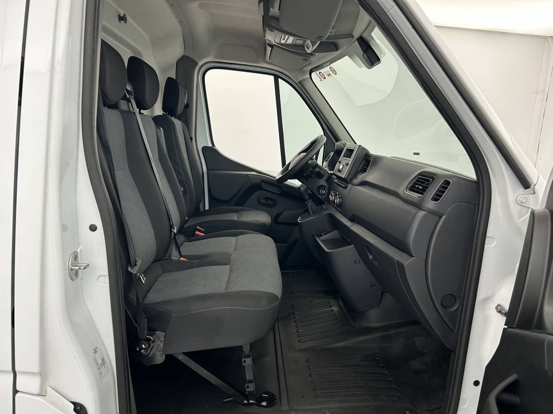 Vente en ligne Renault Master Fourgon MASTER FGN TRAC F3500 L2H2 BLUE DCI 135 au prix de 28 890 €